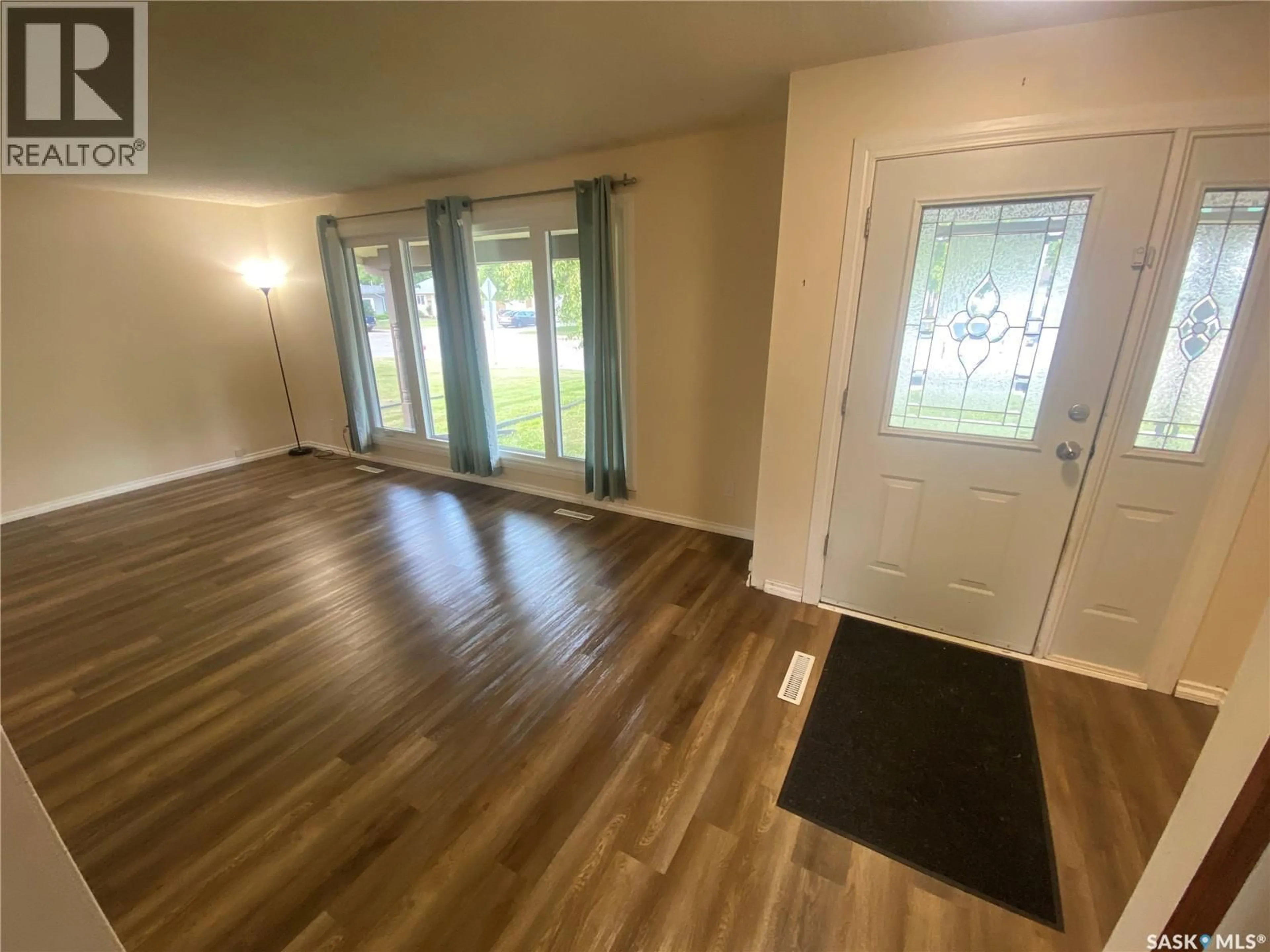 Indoor entryway for 392 CIRCLEBROOKE DRIVE, Yorkton Saskatchewan S3N2Y5