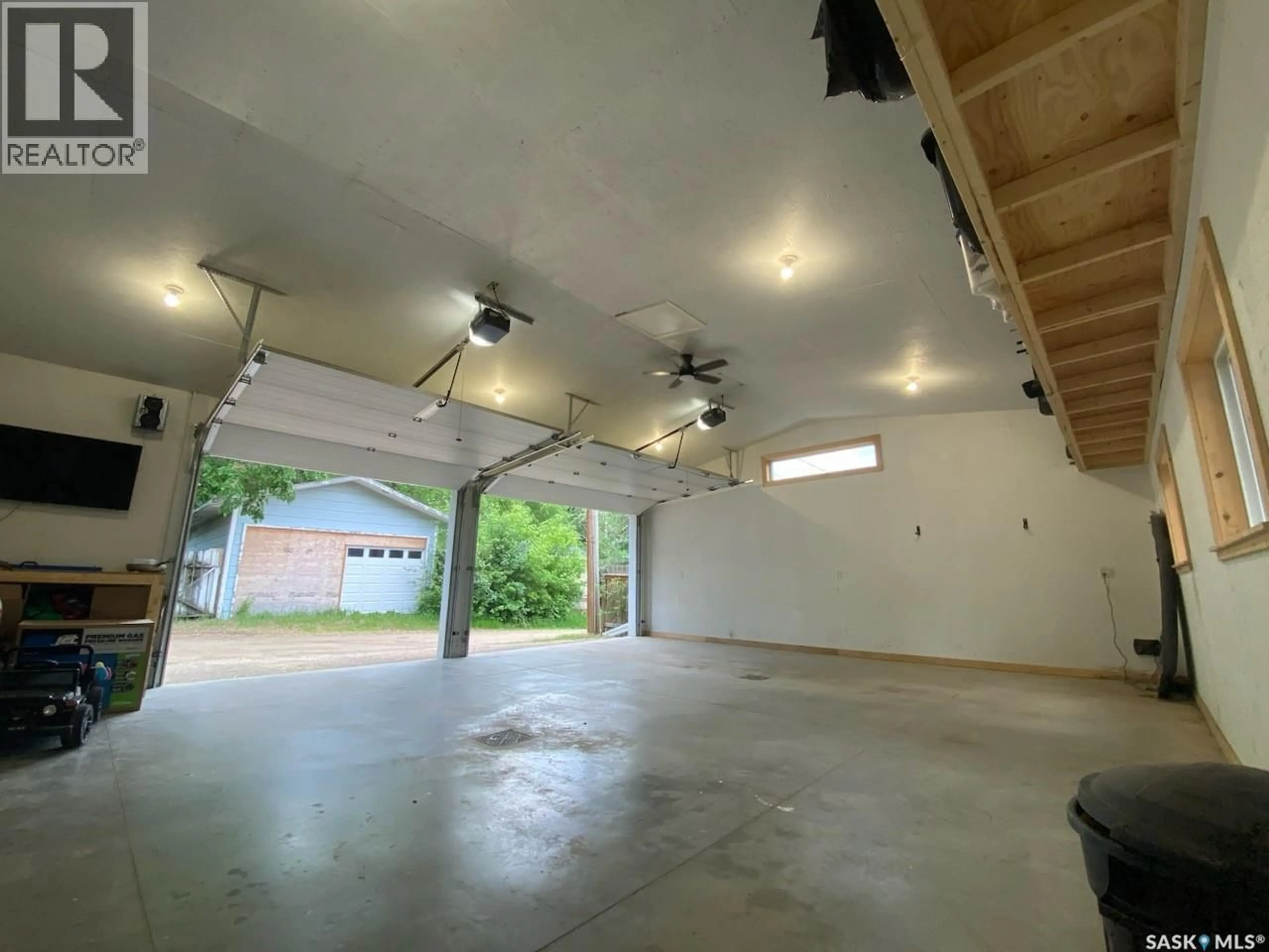 Indoor garage for 2009 7TH STREET, Rosthern Saskatchewan S0K3R0