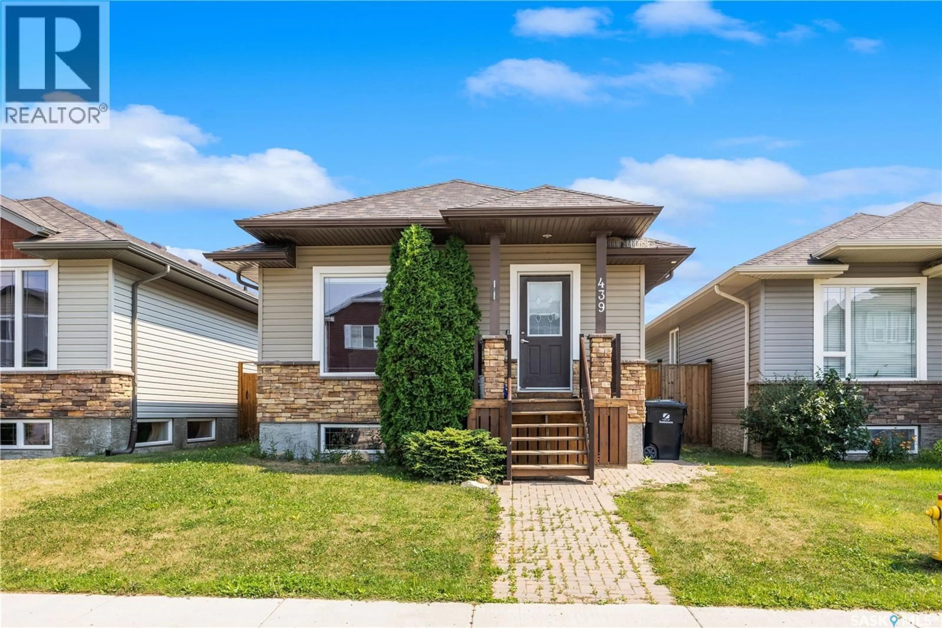 Home with vinyl exterior material, street for 439 COAD MANOR, Saskatoon Saskatchewan S7R0C6