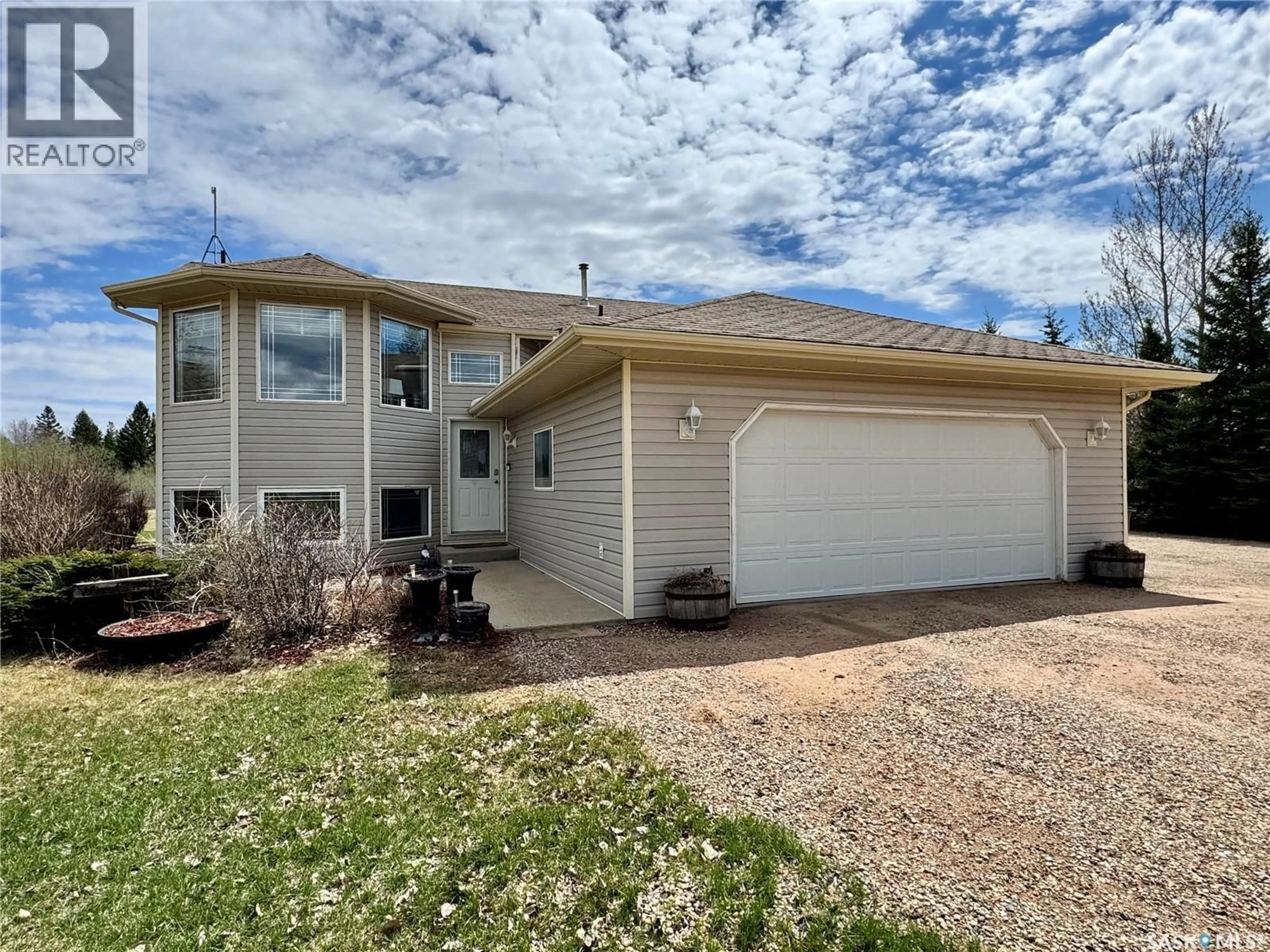 Home with vinyl exterior material, water/lake/river/ocean view for 808 LAKERIDGE DRIVE, Buckland Rm No. 491 Saskatchewan S6V5R3