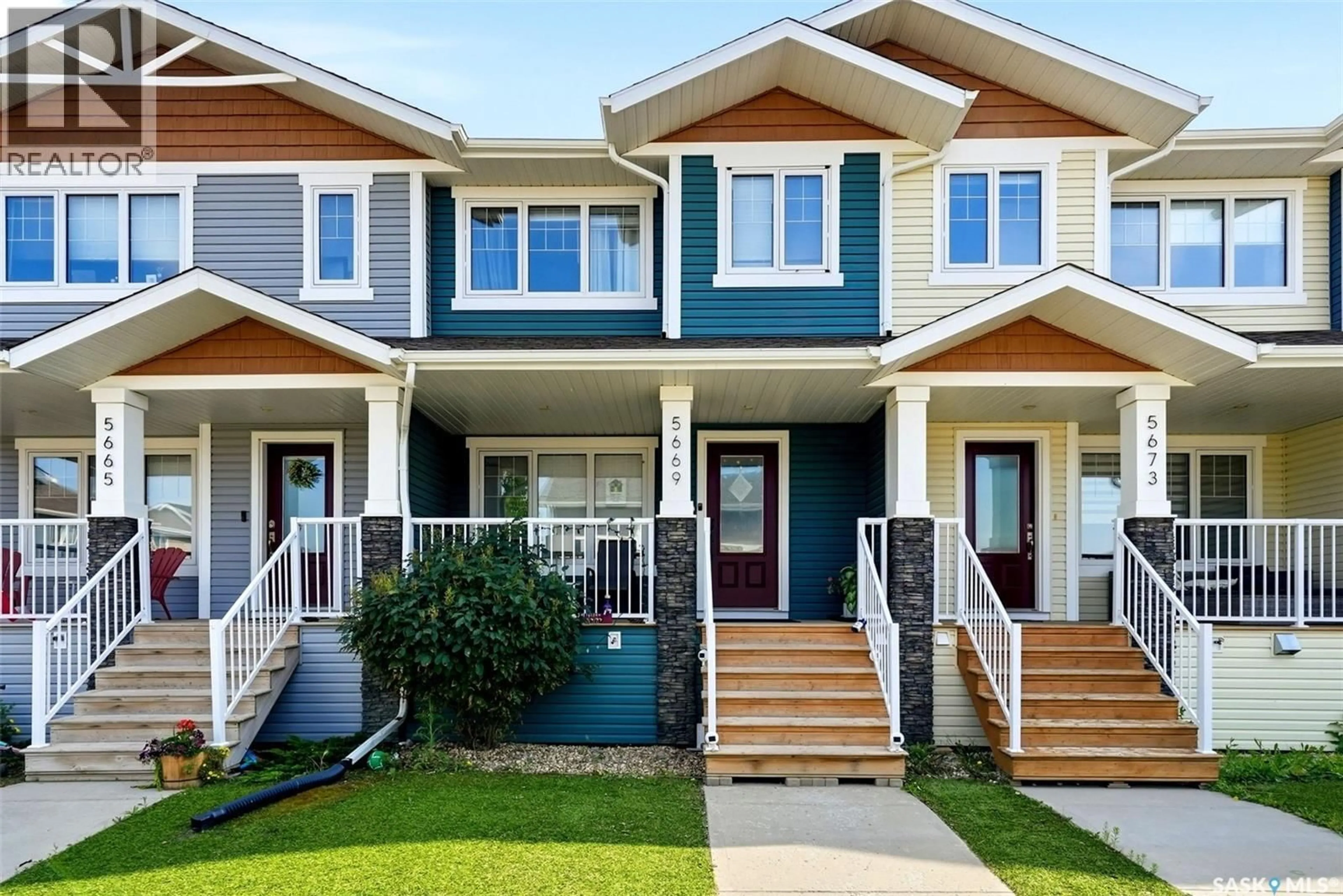 Home with vinyl exterior material, street for 5669 CEDERHOLM AVENUE, Regina Saskatchewan S4W0M9