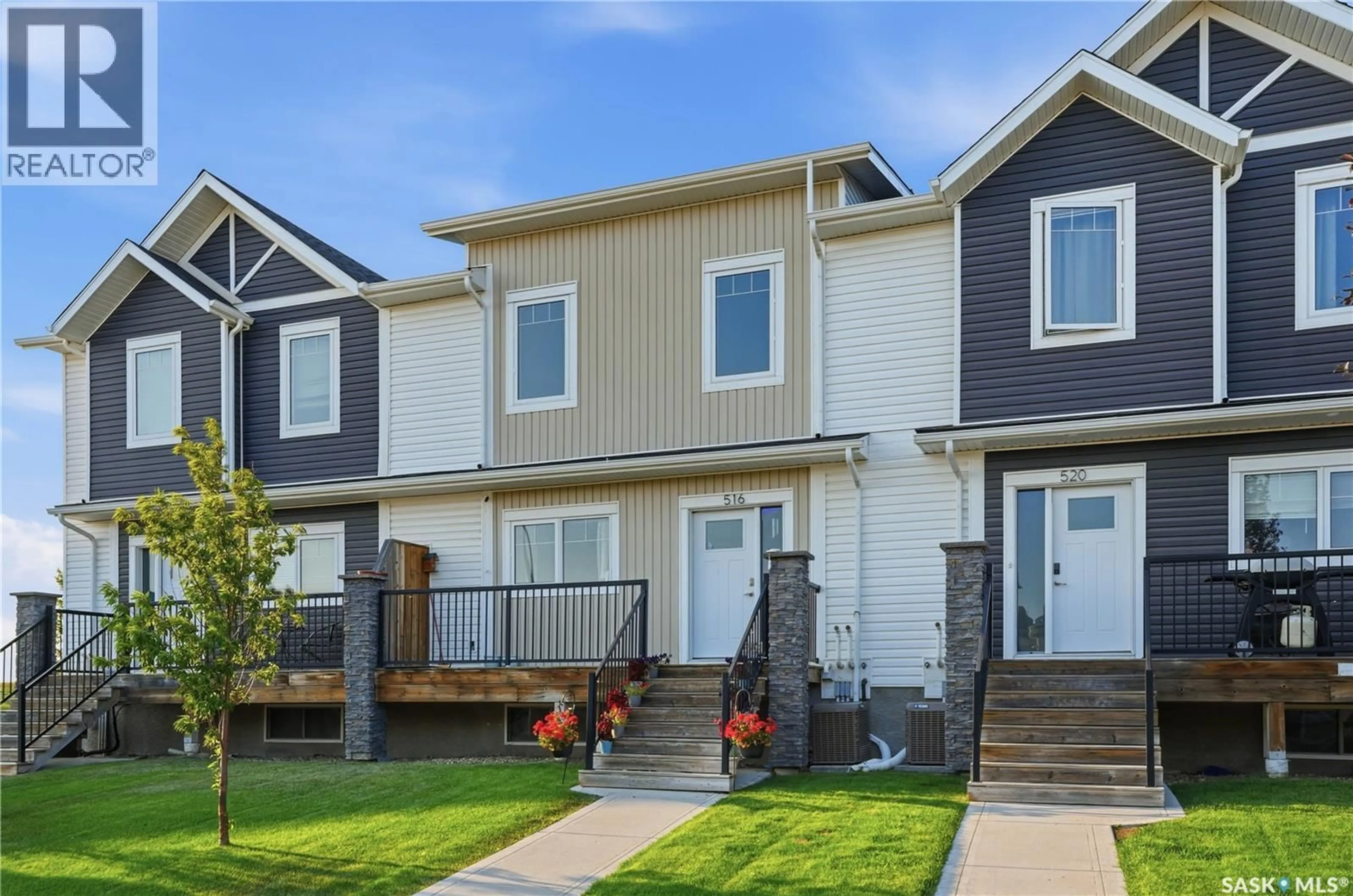 Home with vinyl exterior material, street for 516 KLOPPENBURG CRESCENT, Saskatoon Saskatchewan S7W0X8