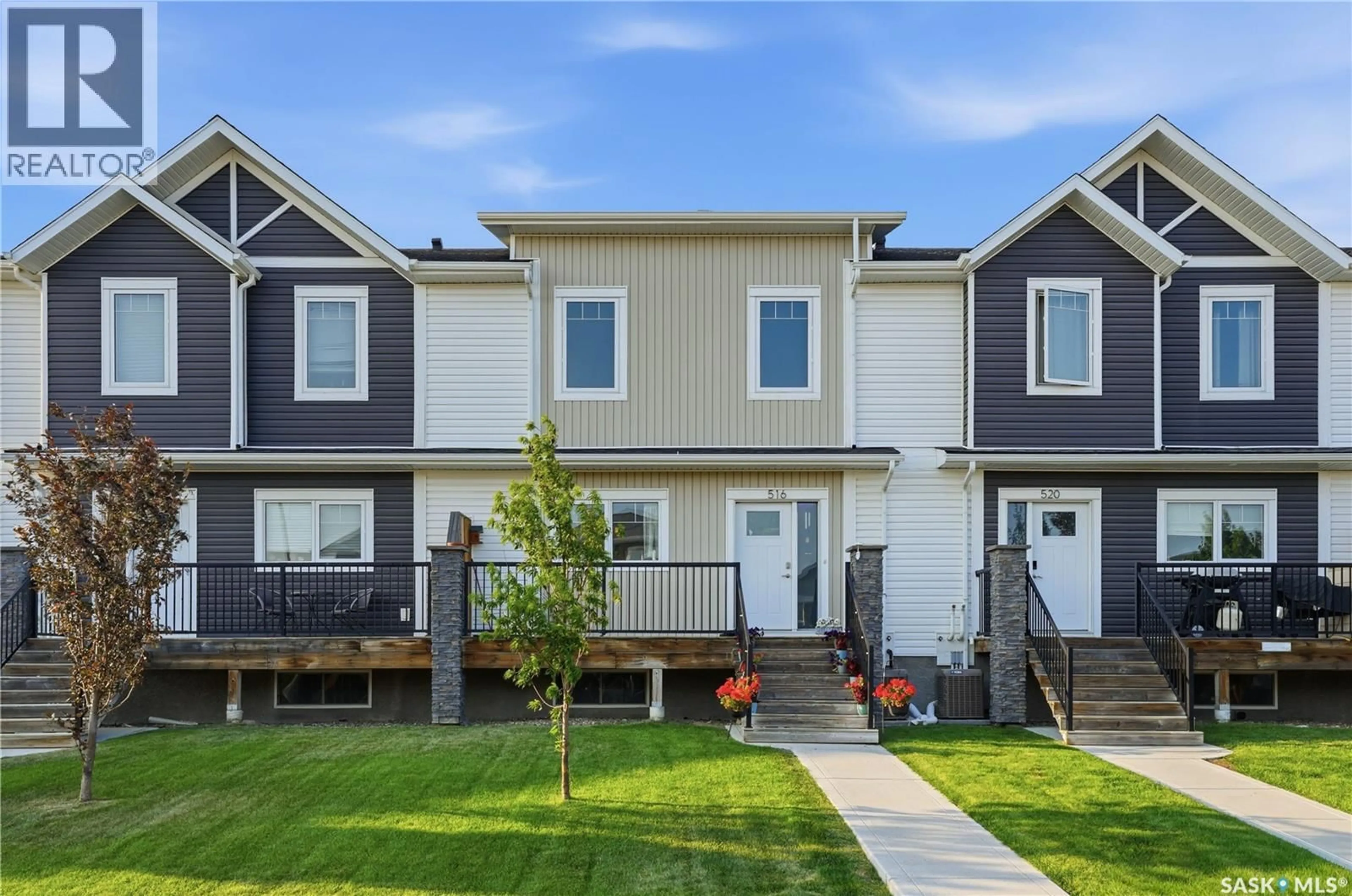 Home with vinyl exterior material, street for 516 KLOPPENBURG CRESCENT, Saskatoon Saskatchewan S7W0X8