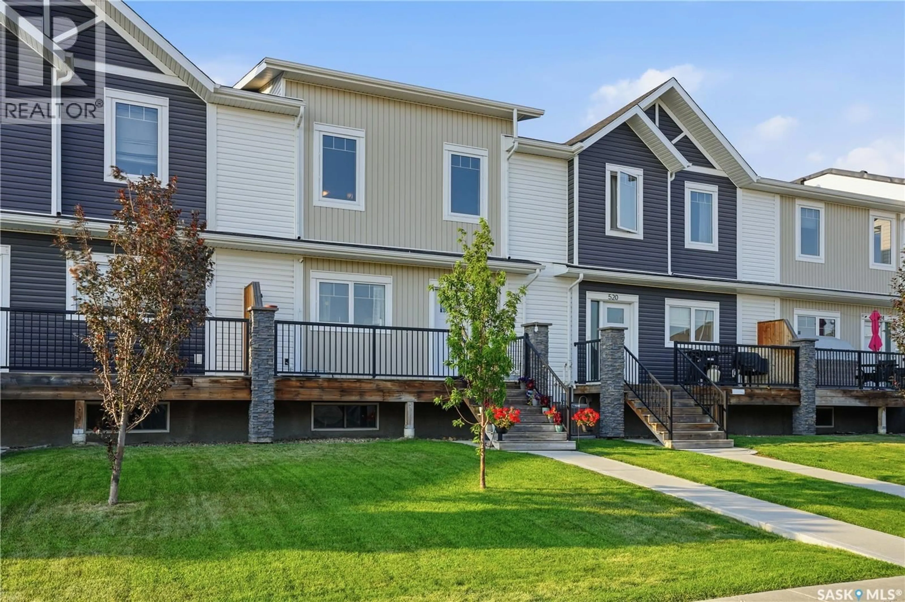 Home with vinyl exterior material, street for 516 KLOPPENBURG CRESCENT, Saskatoon Saskatchewan S7W0X8