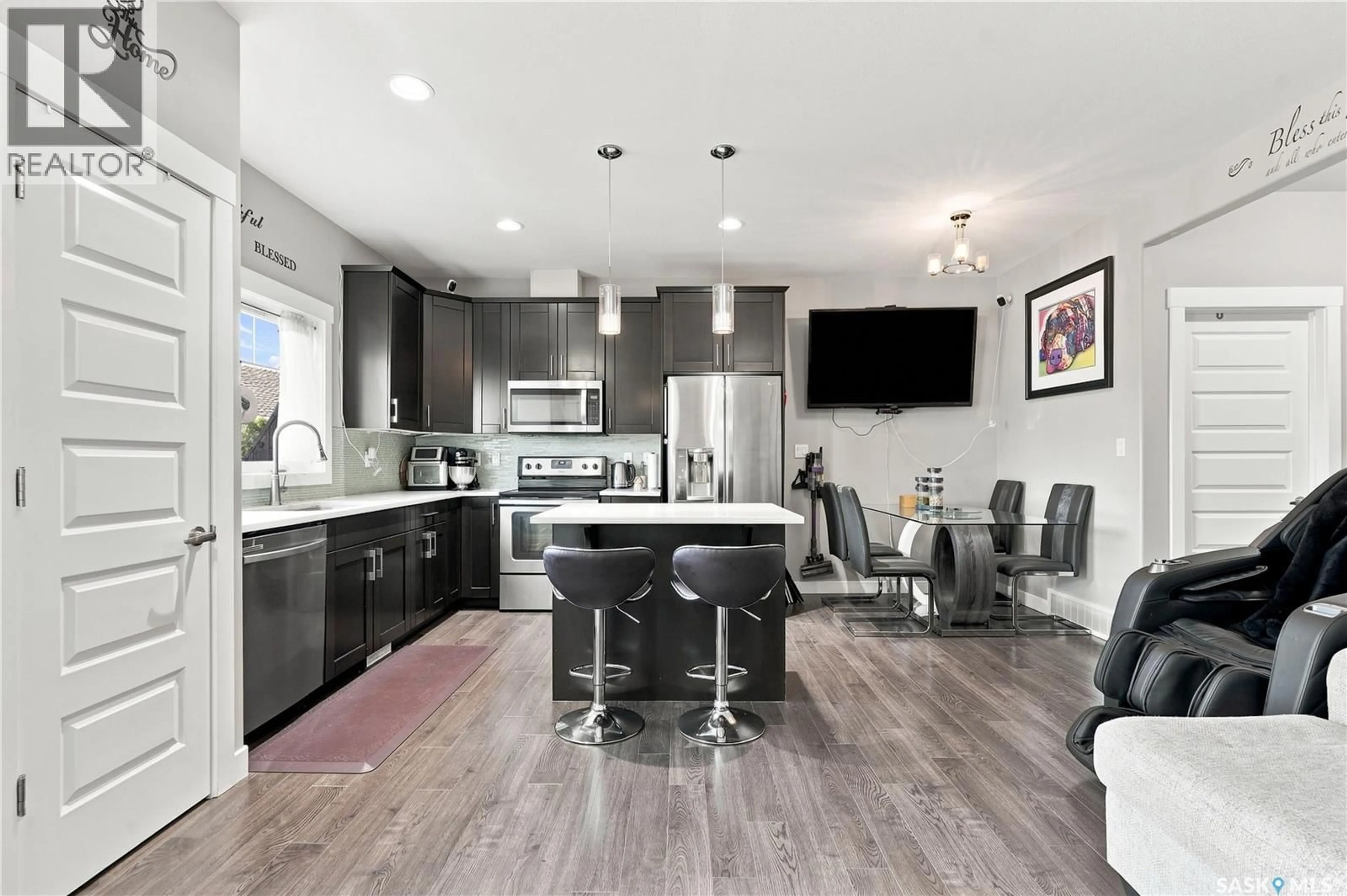 Open concept kitchen, unknown for 516 KLOPPENBURG CRESCENT, Saskatoon Saskatchewan S7W0X8