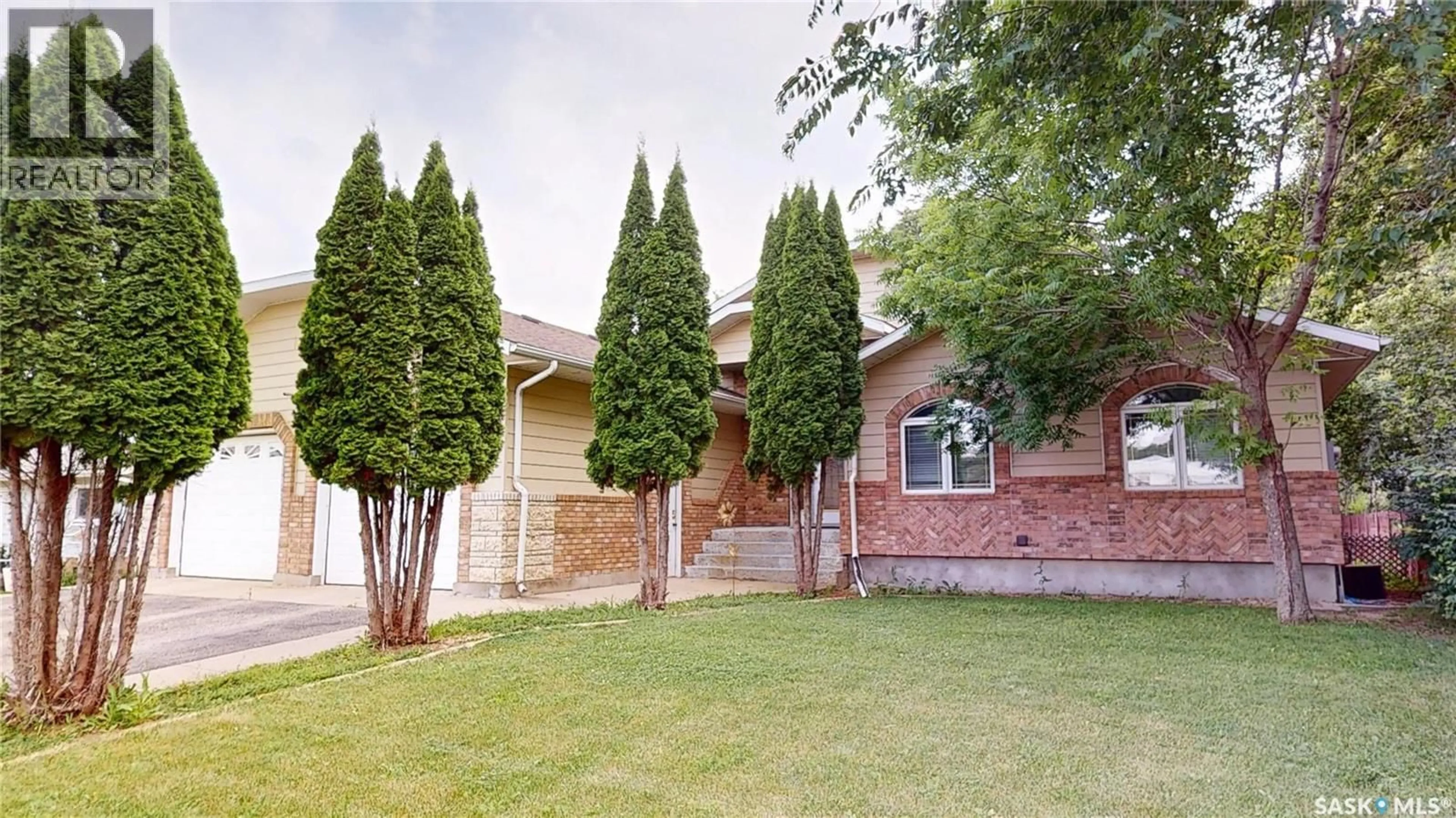 Home with brick exterior material, street for 833 PETERS AVENUE, Oxbow Saskatchewan S0C2B0