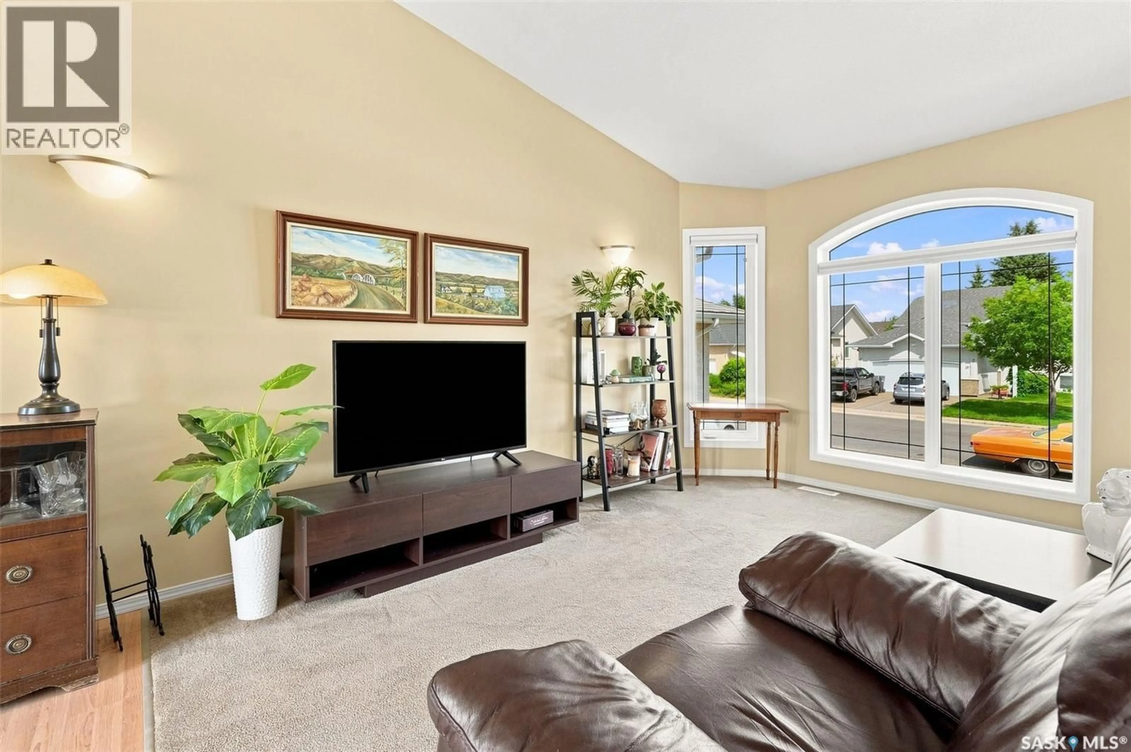 Living room with furniture, unknown for 238 BLACKBURN CRESCENT, Saskatoon Saskatchewan S7V1E9