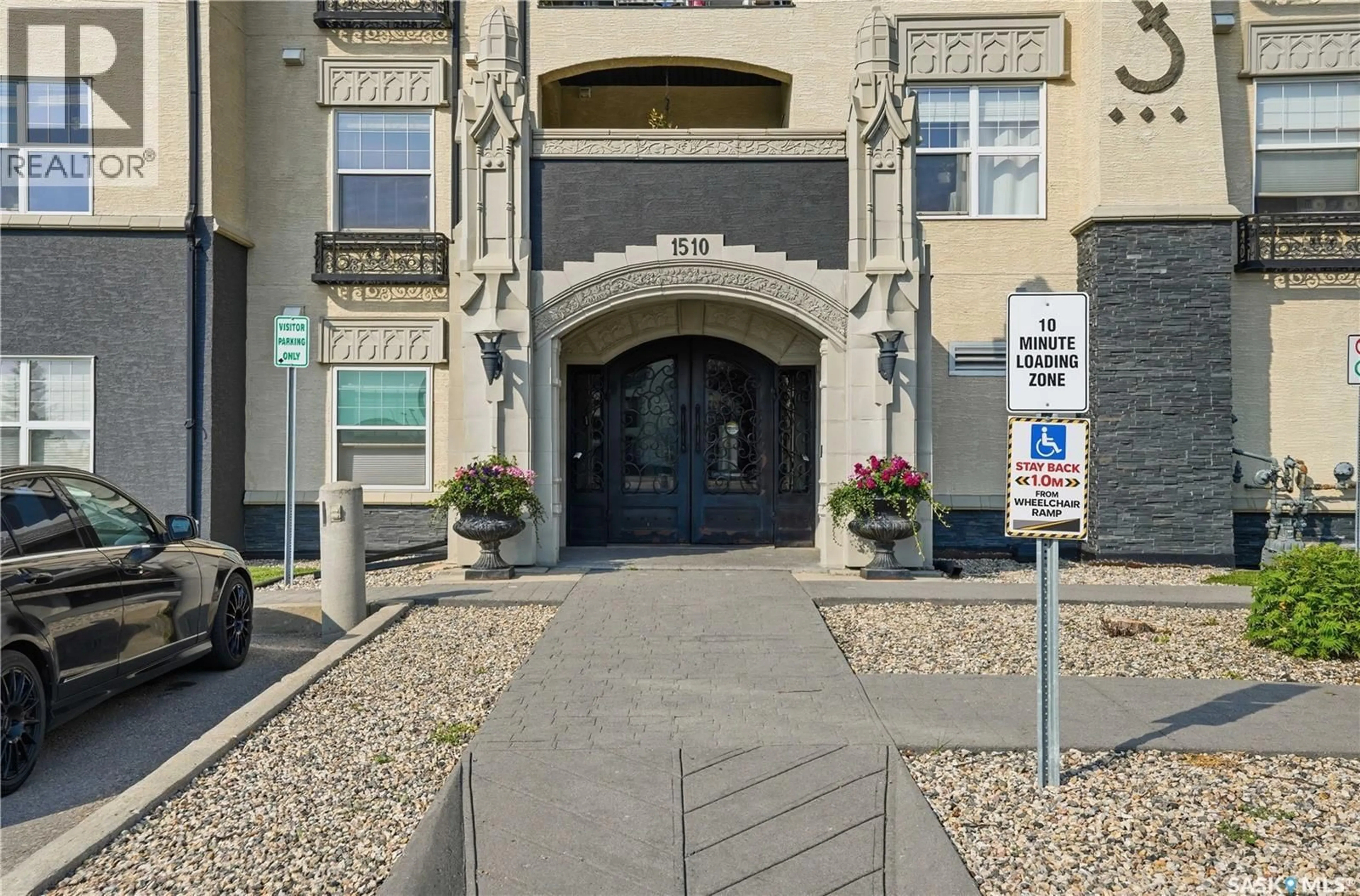 Indoor foyer for 206 - 1510 NEVILLE DRIVE, Regina Saskatchewan S4Z0A3