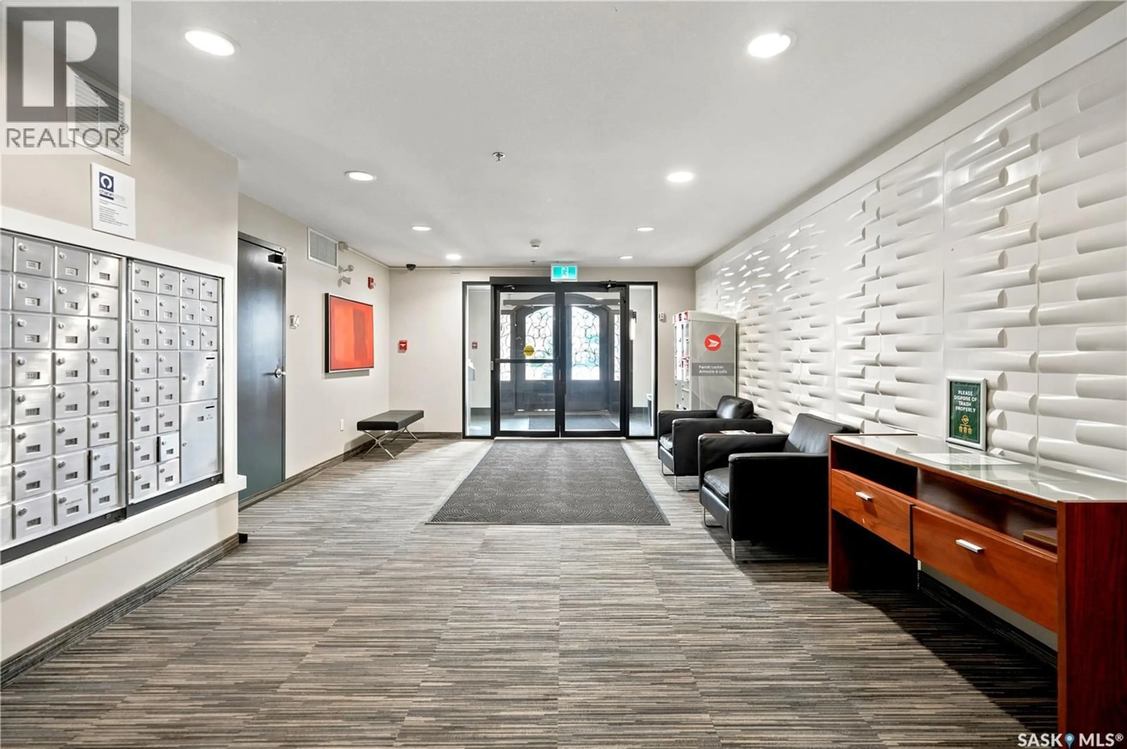 Indoor foyer for 206 - 1510 NEVILLE DRIVE, Regina Saskatchewan S4Z0A3
