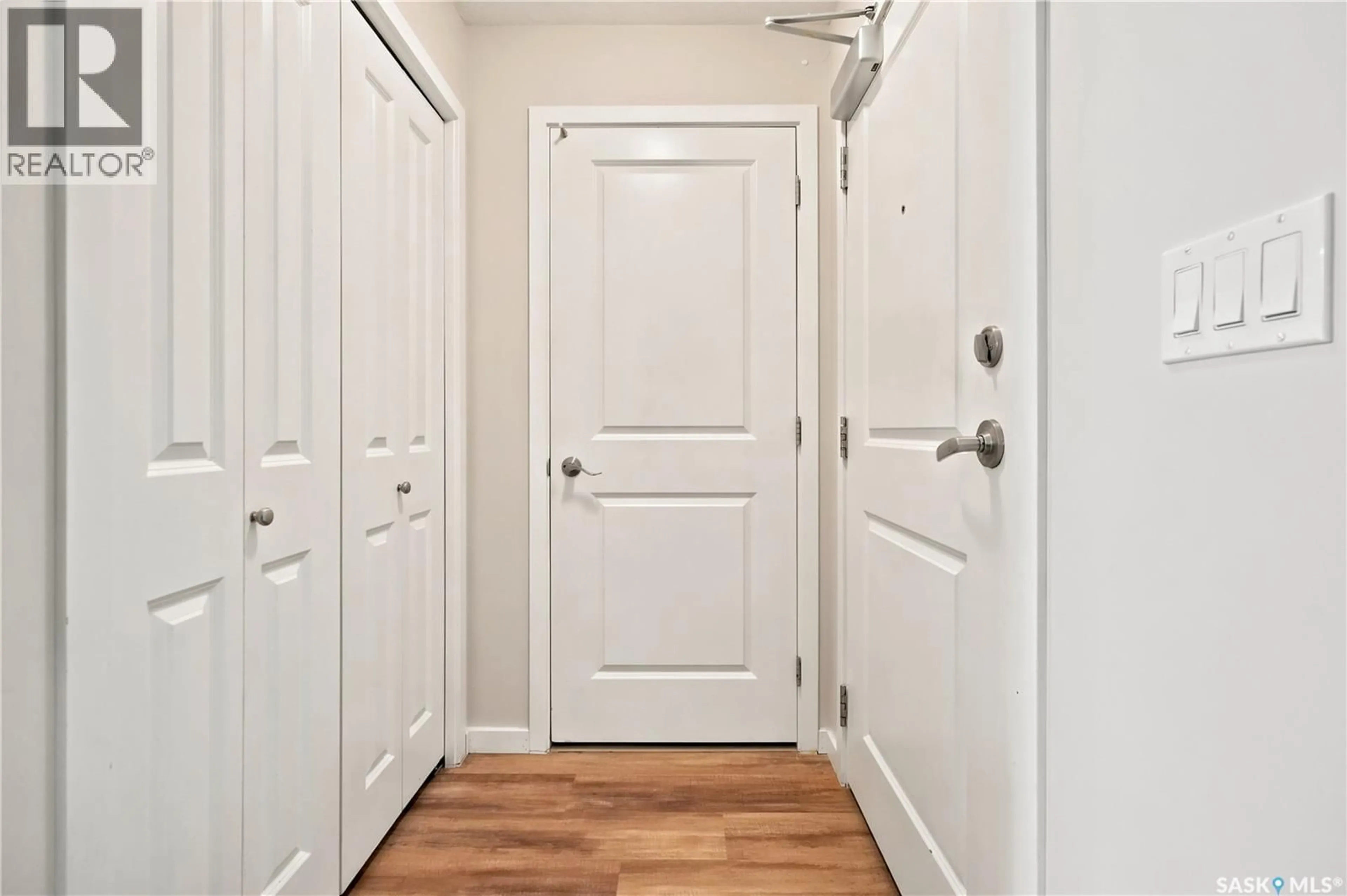 Indoor entryway for 206 - 1510 NEVILLE DRIVE, Regina Saskatchewan S4Z0A3