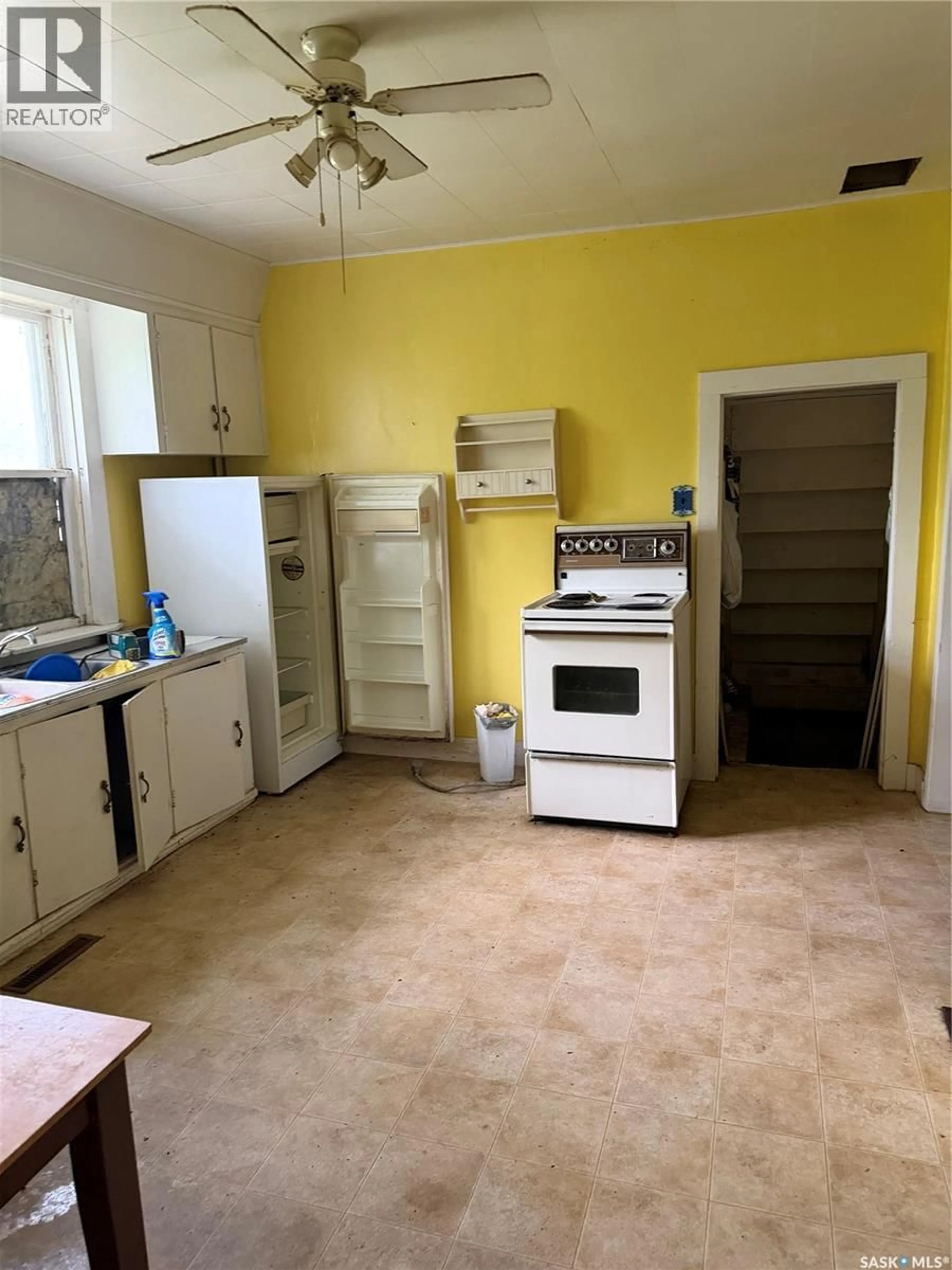 Standard kitchen, unknown for 301 ELIZABETH STREET, Stockholm Saskatchewan S0A3Y0