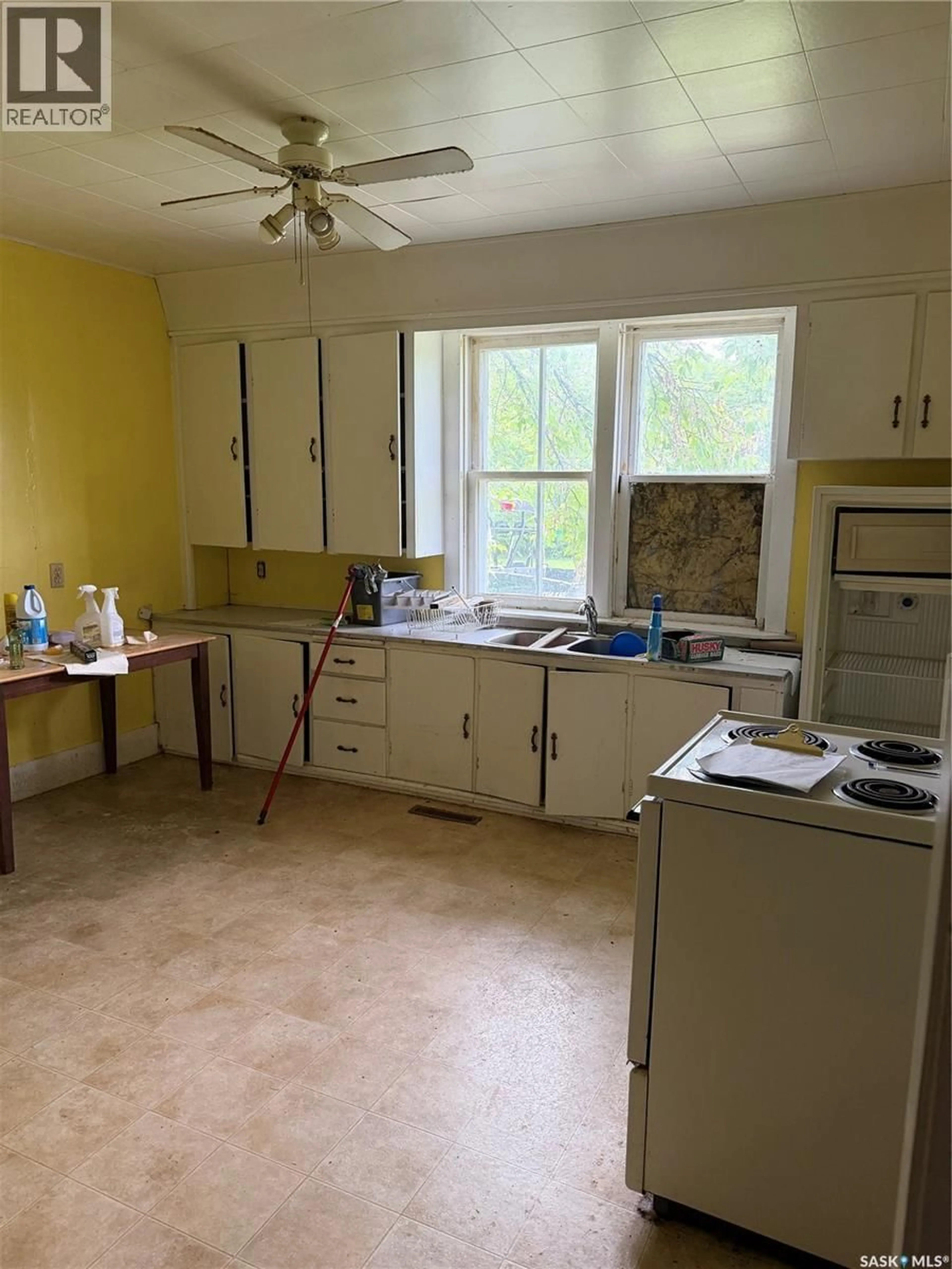 Standard kitchen, unknown for 301 ELIZABETH STREET, Stockholm Saskatchewan S0A3Y0