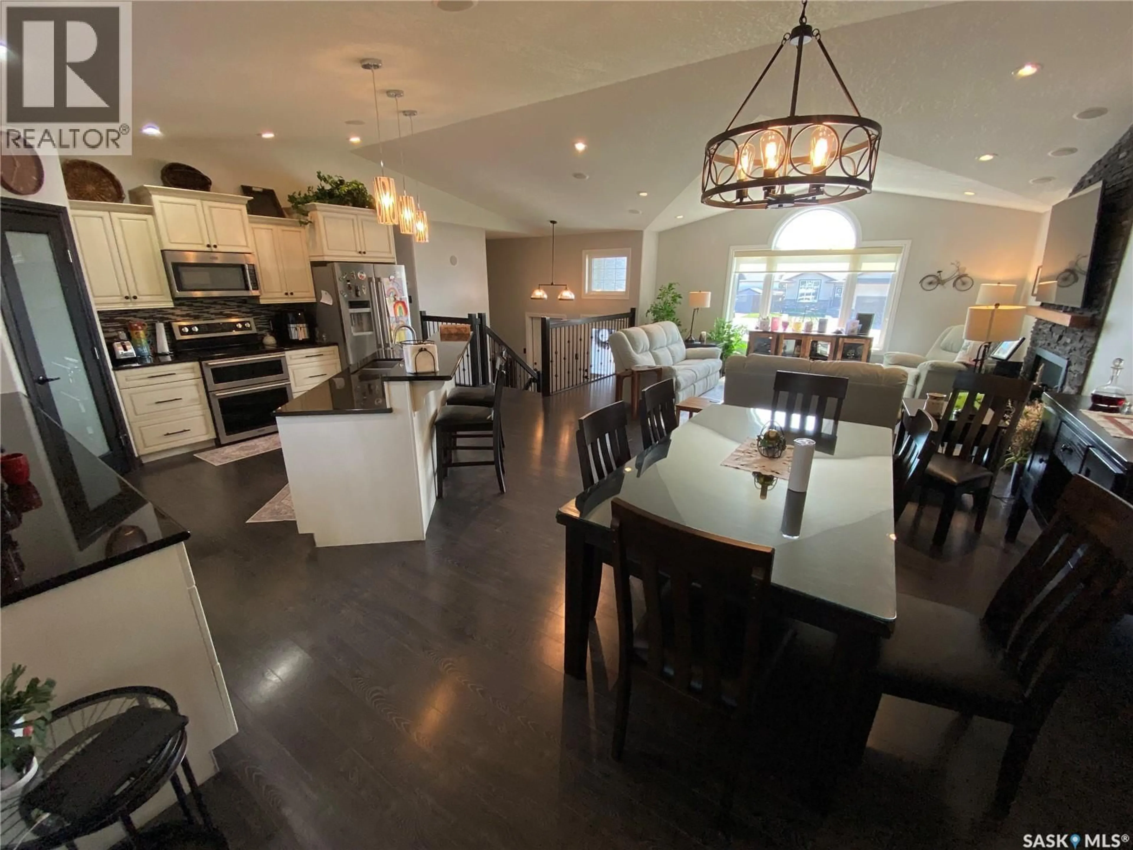 Open concept kitchen, unknown for 74 MADGE WAY, Yorkton Saskatchewan S3N0X2