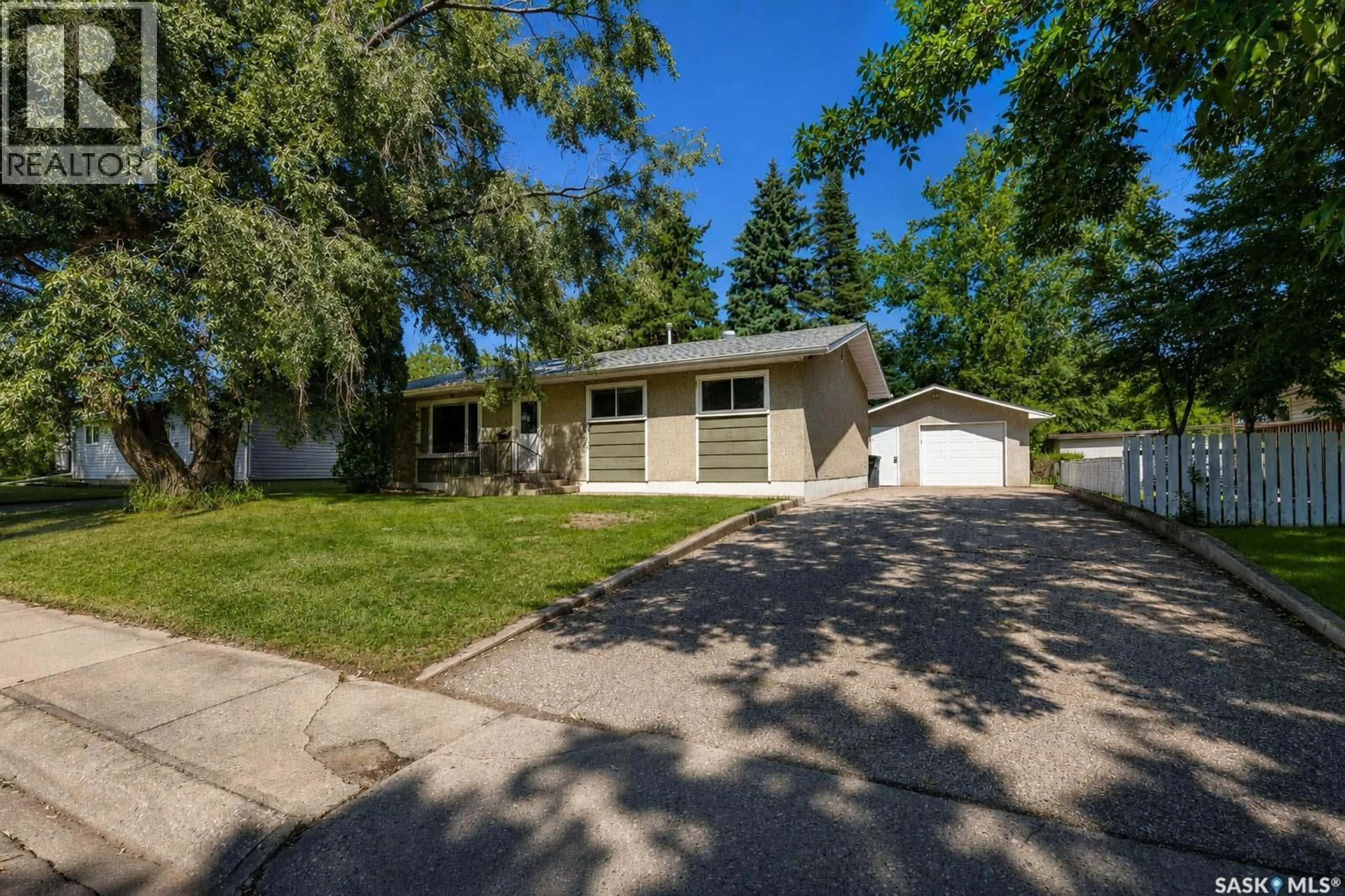 Home with vinyl exterior material, street for 984 BRADSHAW PLACE, Prince Albert Saskatchewan S6V2P4