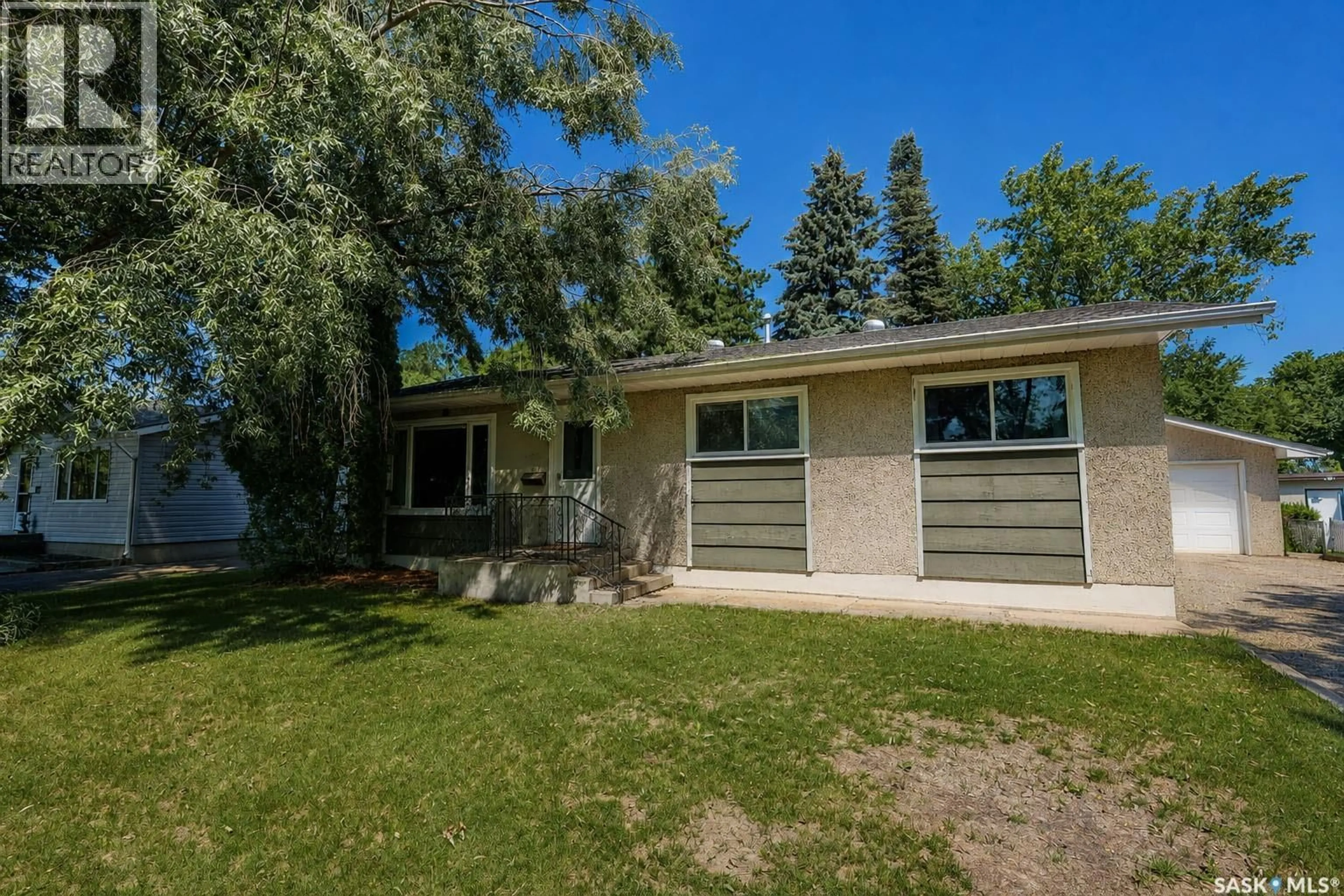 Home with vinyl exterior material, street for 984 BRADSHAW PLACE, Prince Albert Saskatchewan S6V2P4