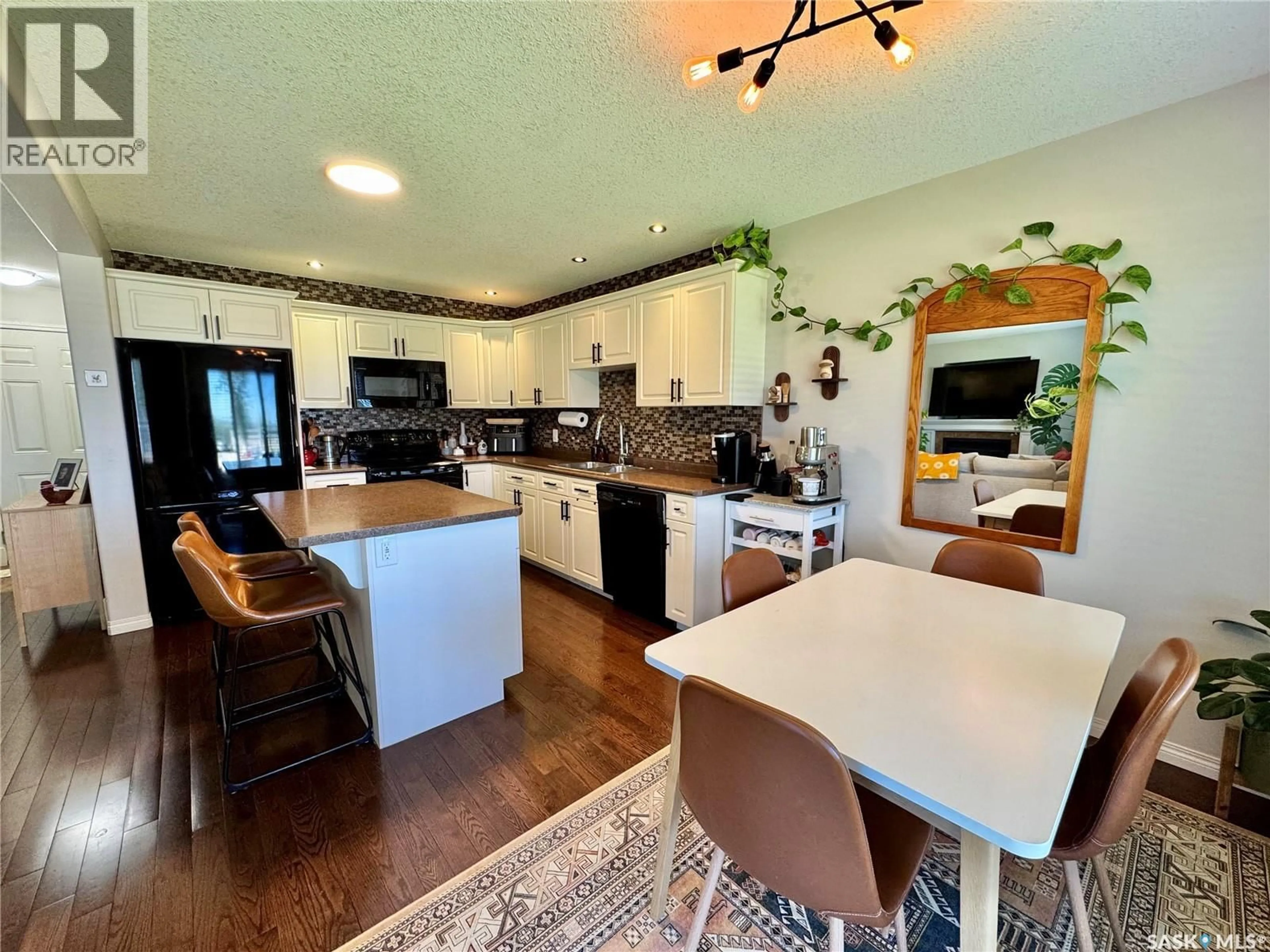 Open concept kitchen, unknown for 18 1600 MUZZY DRIVE, Prince Albert Saskatchewan S6X0A2