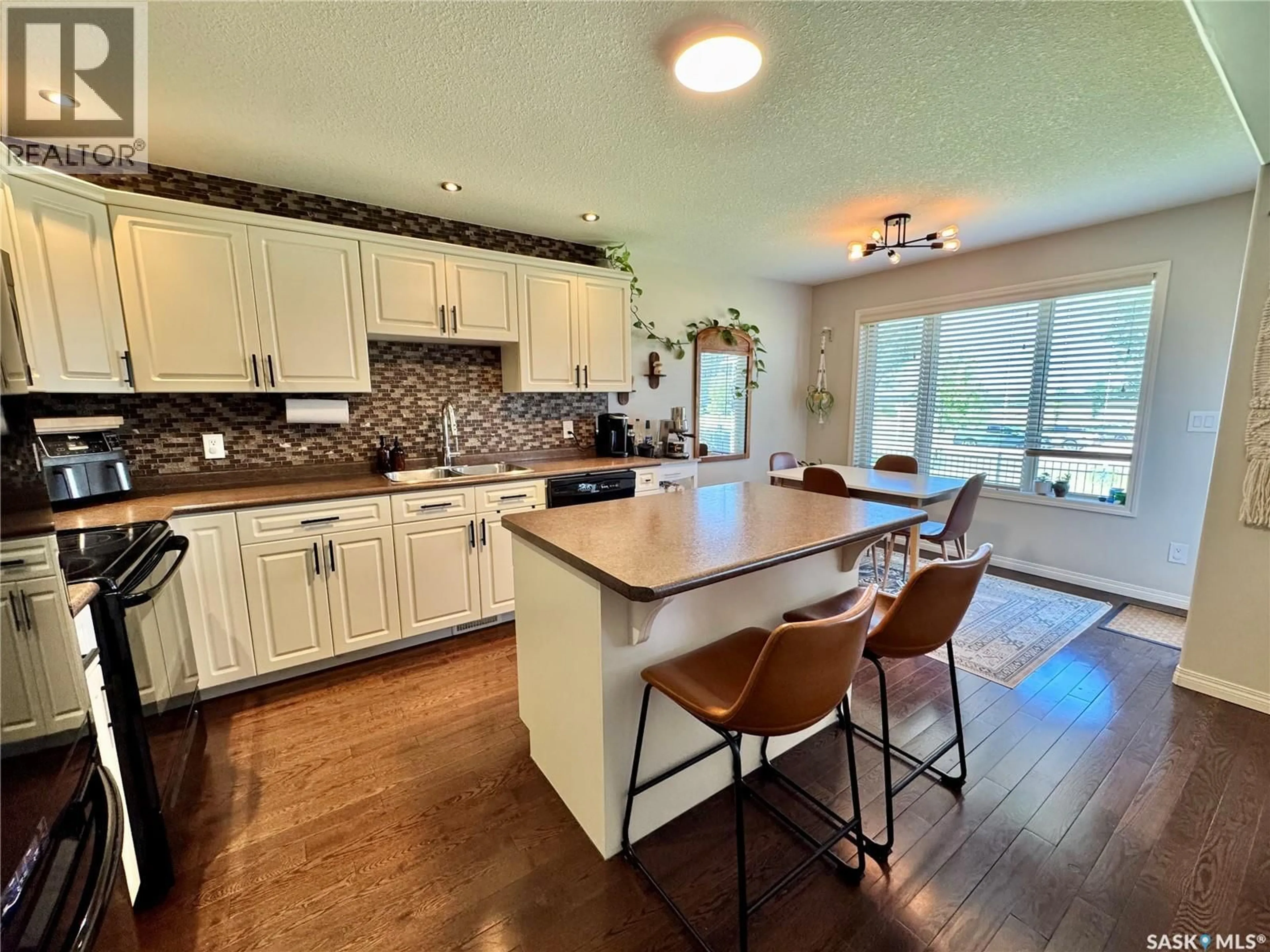 Open concept kitchen, unknown for 18 1600 MUZZY DRIVE, Prince Albert Saskatchewan S6X0A2