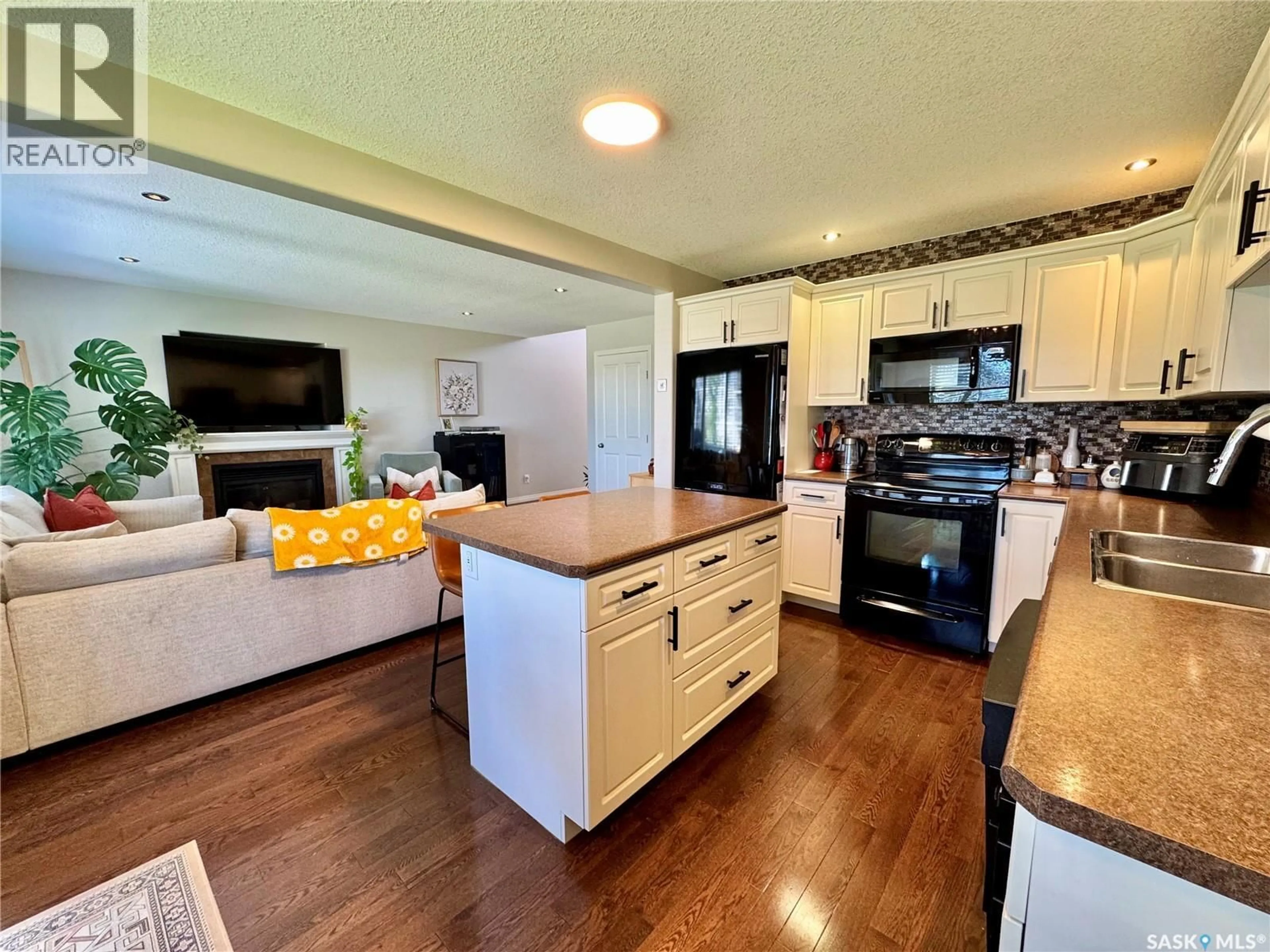Open concept kitchen, unknown for 18 1600 MUZZY DRIVE, Prince Albert Saskatchewan S6X0A2