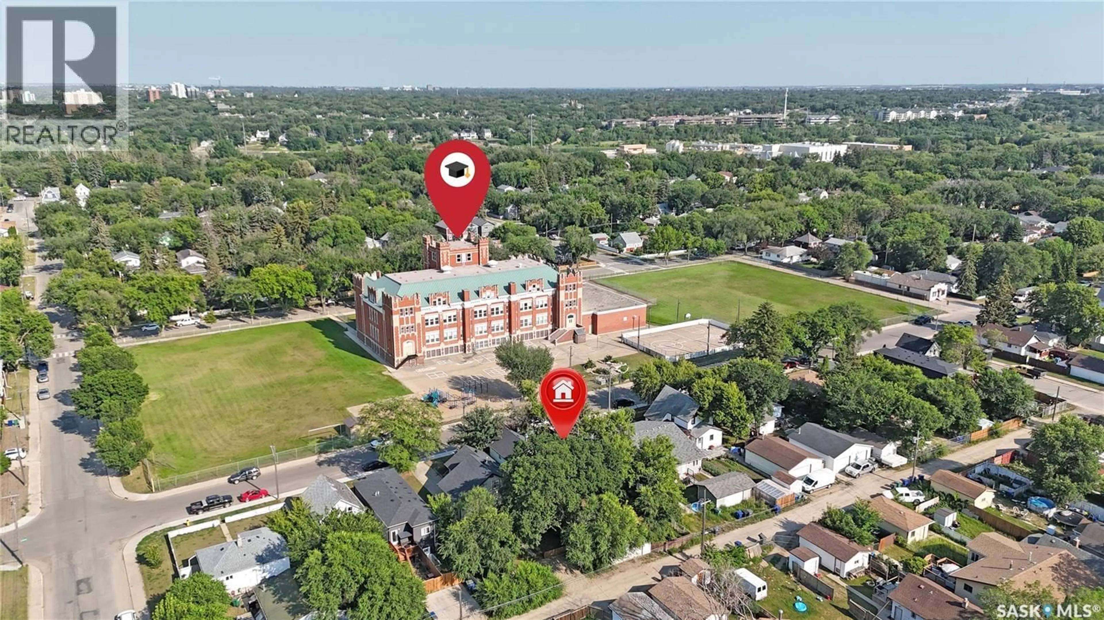 A pic from outside/outdoor area/front of a property/back of a property/a pic from drone, building for 713 L AVENUE, Saskatoon Saskatchewan S7M2H8