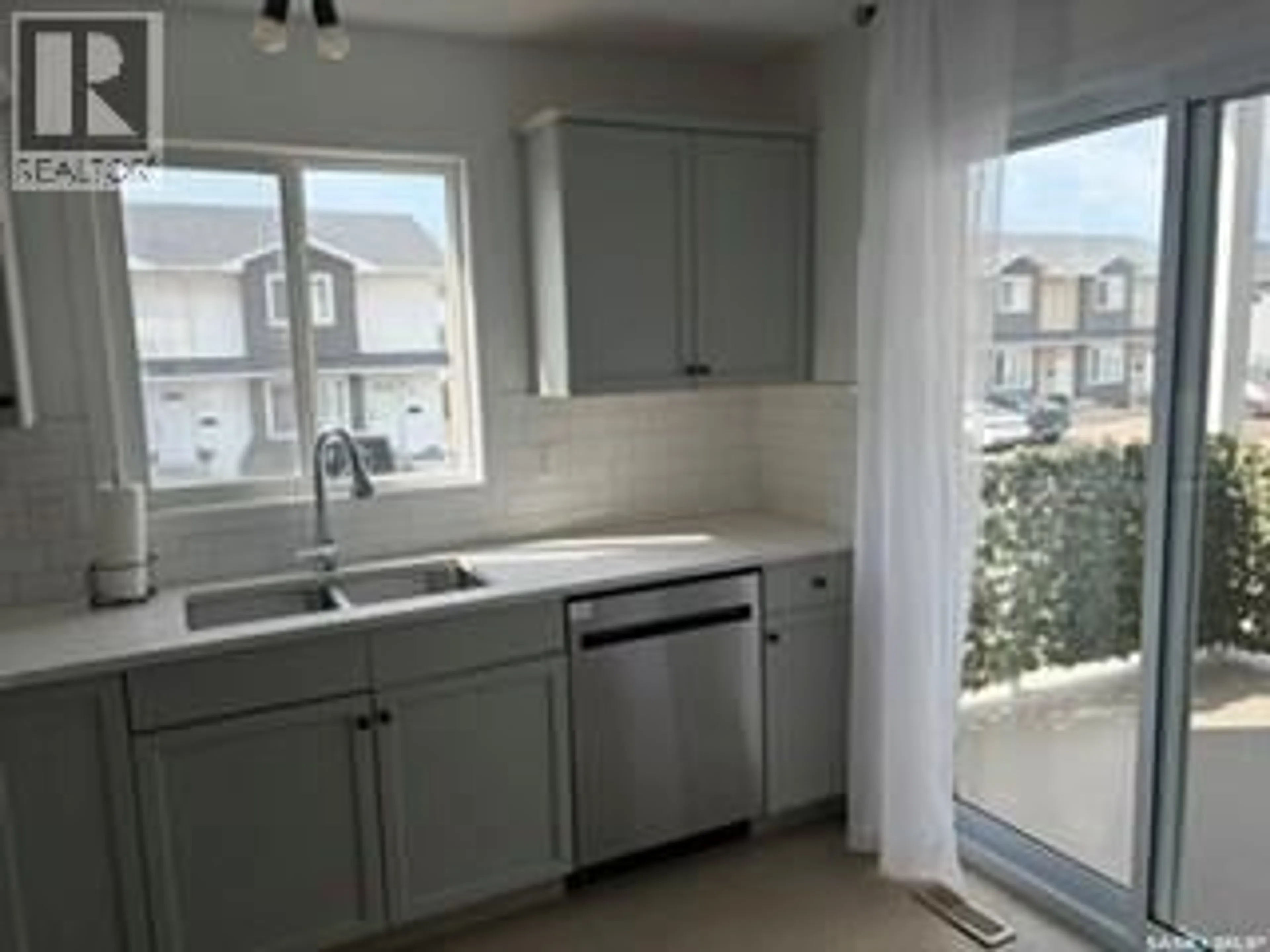 Standard kitchen, unknown for 35 - 4850 HARBOUR LANDING DRIVE, Regina Saskatchewan S4W0K9