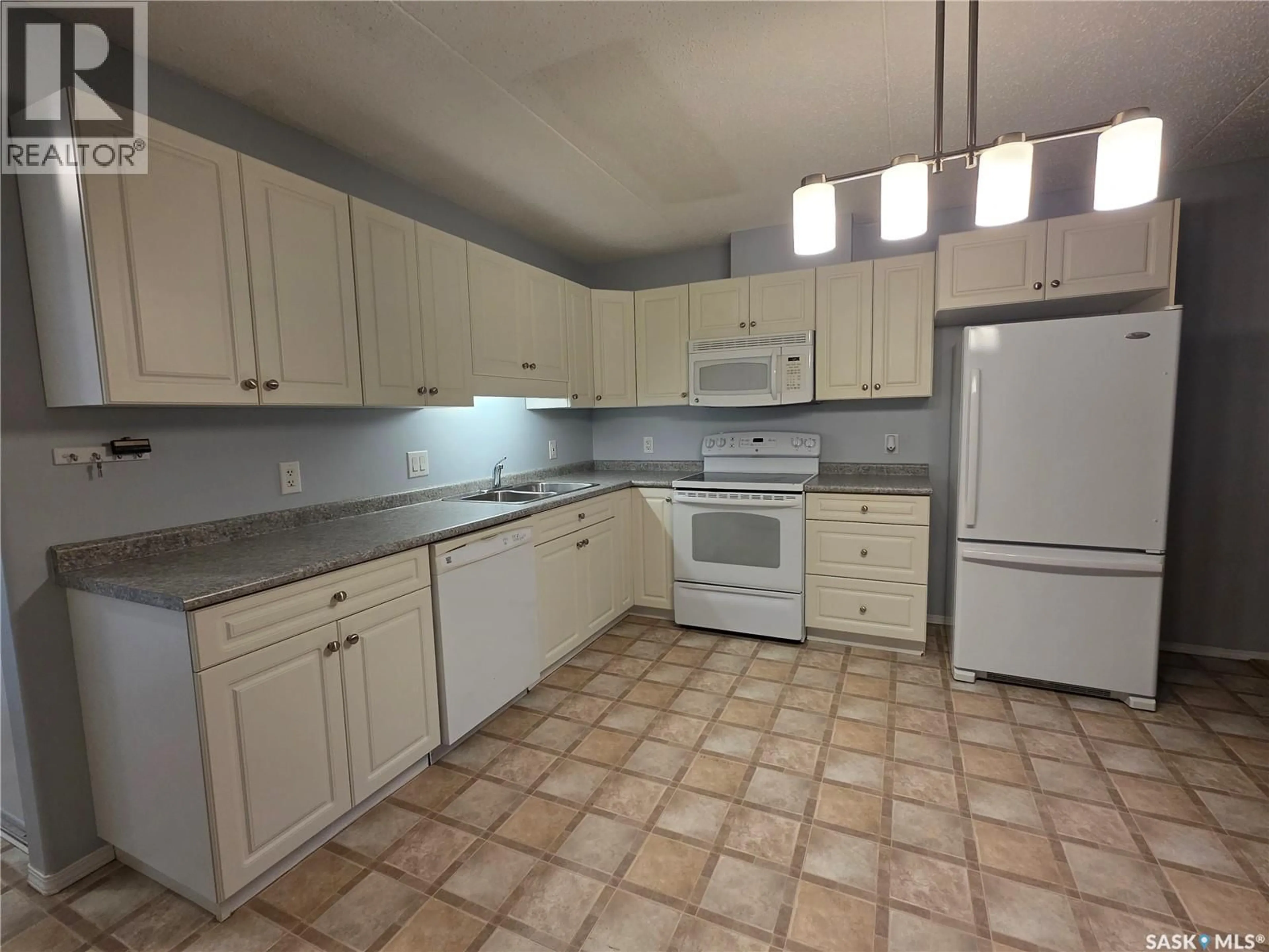 Standard kitchen, ceramic/tile floor for 205 - 701 HENRY STREET, Estevan Saskatchewan S4A2B7