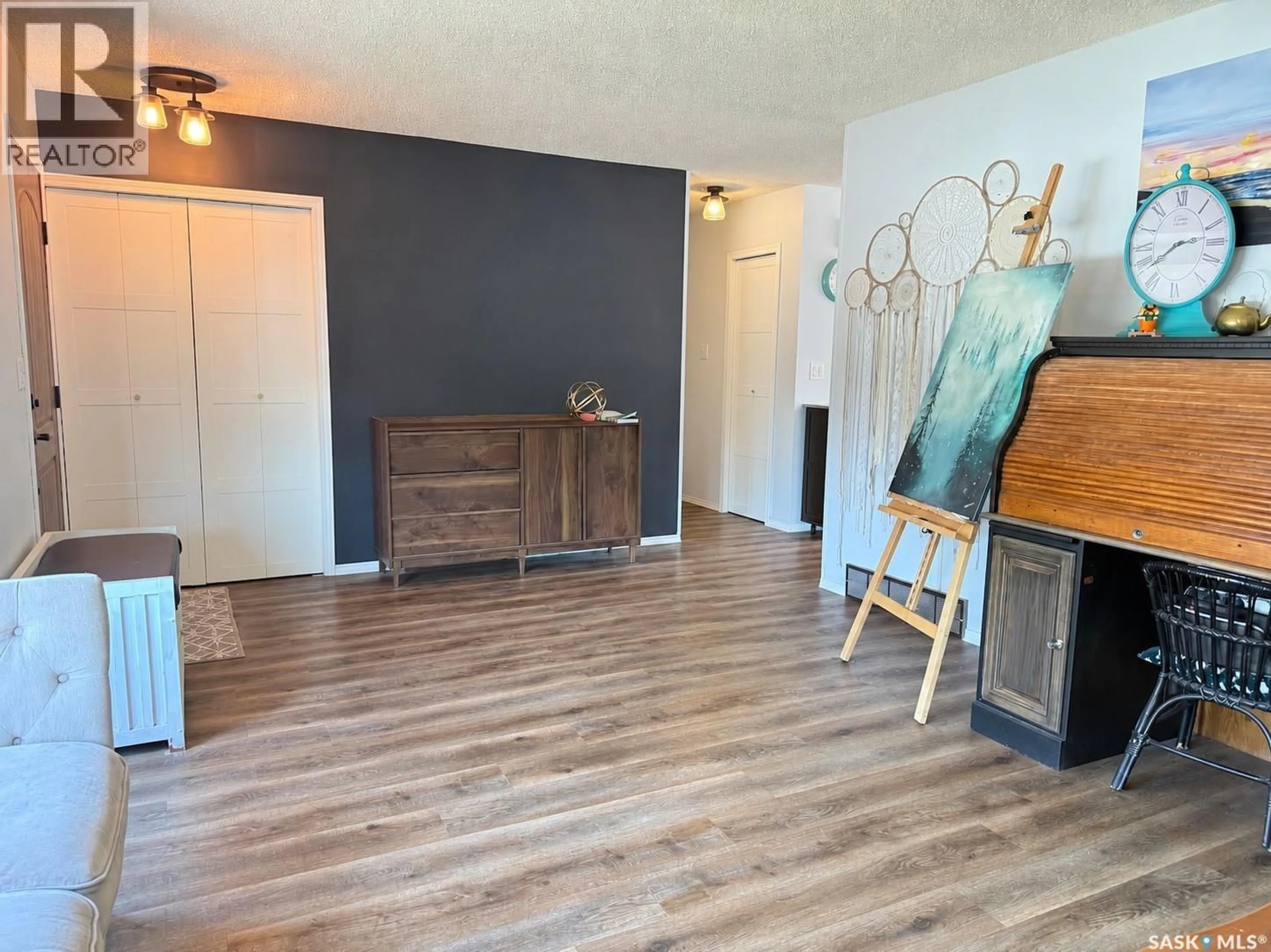 Indoor entryway for 207 MAPLE STREET, Outlook Saskatchewan S0L2N0