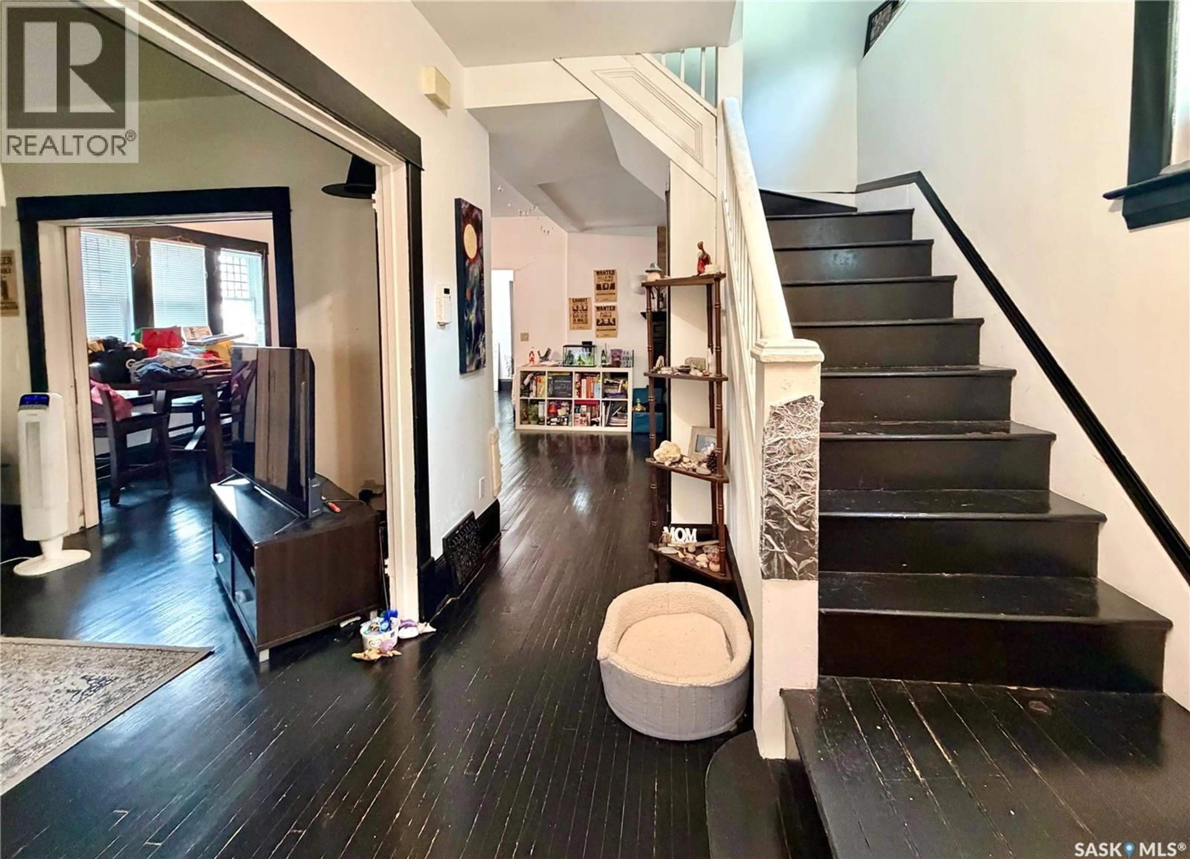 Indoor foyer for 2130 RAE STREET, Regina Saskatchewan S4T2E7
