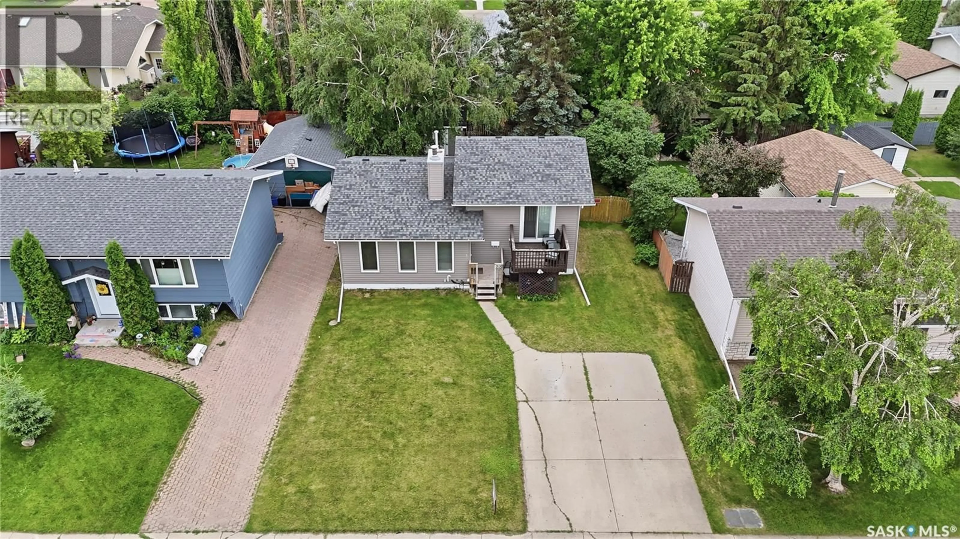 A pic from outside/outdoor area/front of a property/back of a property/a pic from drone, street for 130 FLAVELLE CRESCENT, Saskatoon Saskatchewan S7L6L2