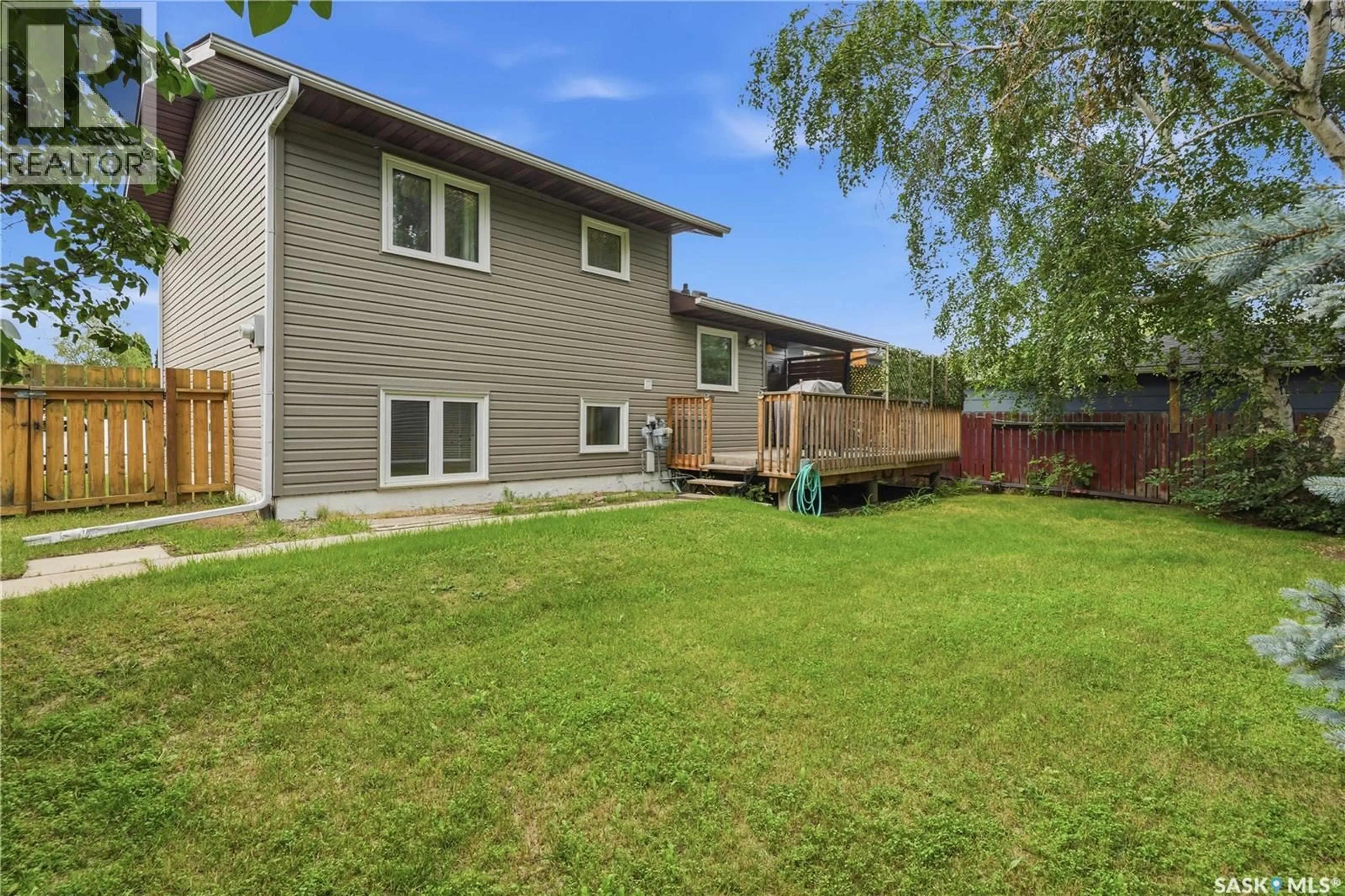 Patio, street for 130 FLAVELLE CRESCENT, Saskatoon Saskatchewan S7L6L2