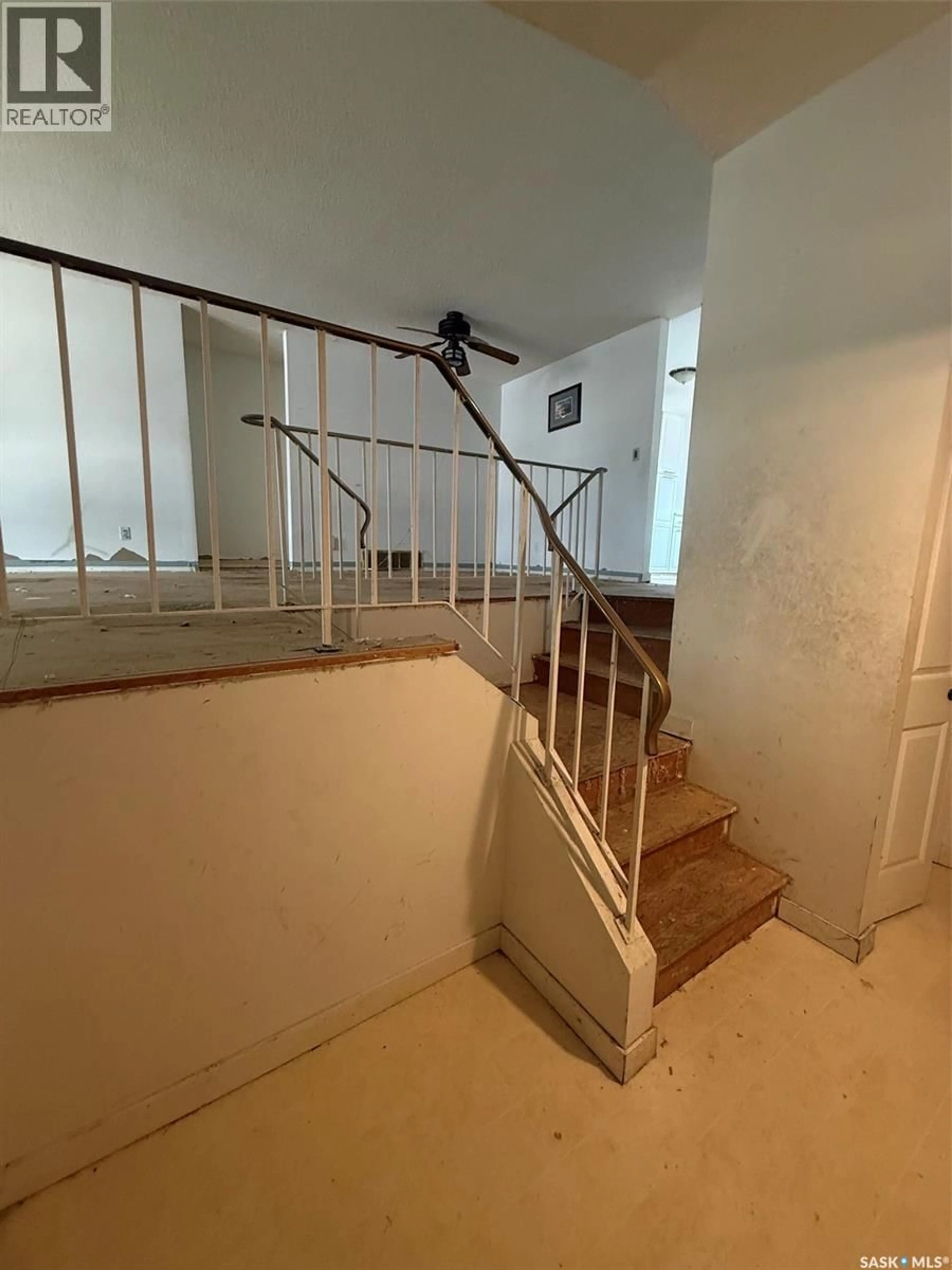 Stairs for 90 MARQUIS CRESCENT, Regina Saskatchewan S4S6J9