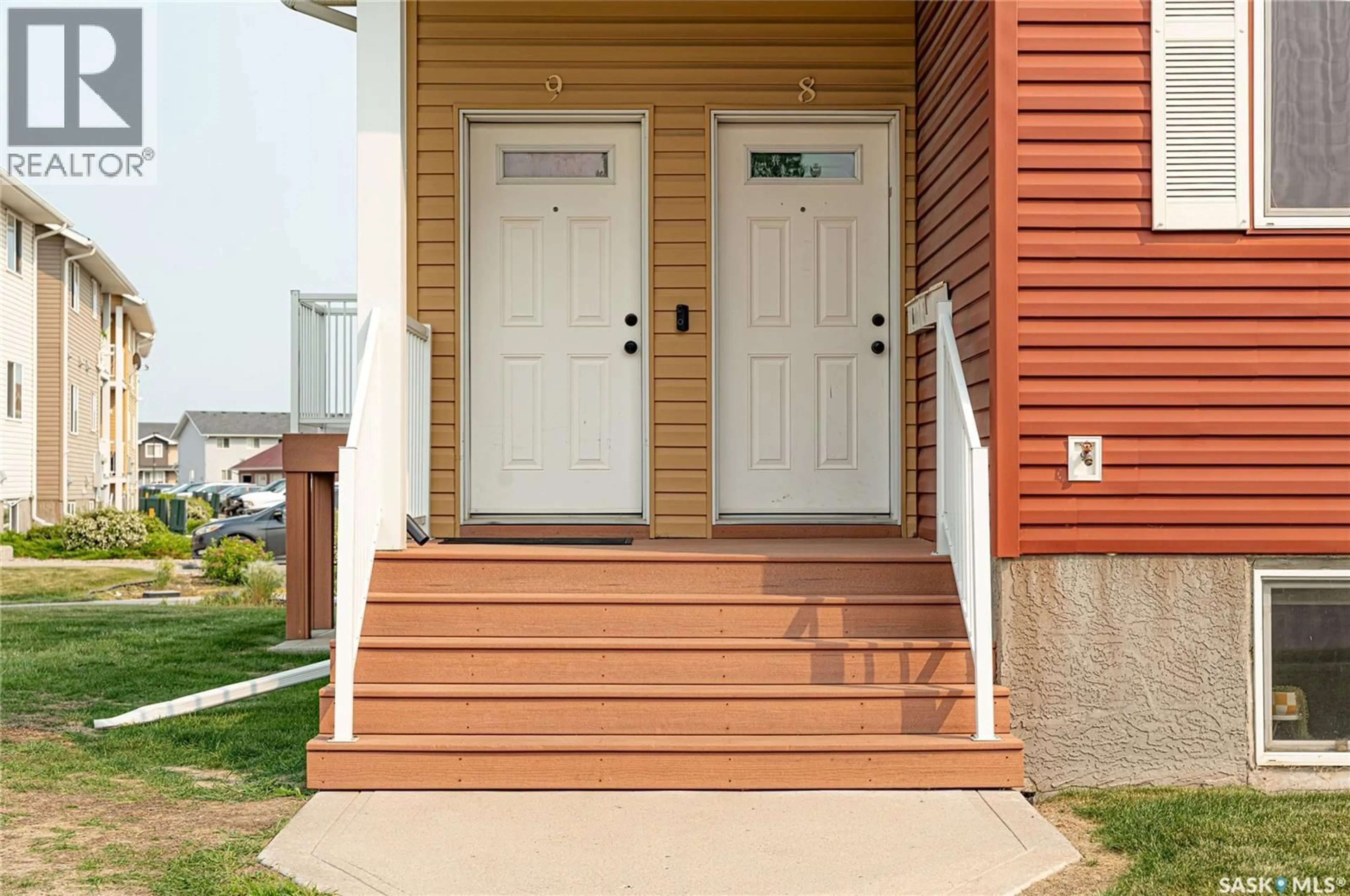 Home with vinyl exterior material, street for 8 - 5004 JAMES HILL ROAD, Regina Saskatchewan S4W0B8