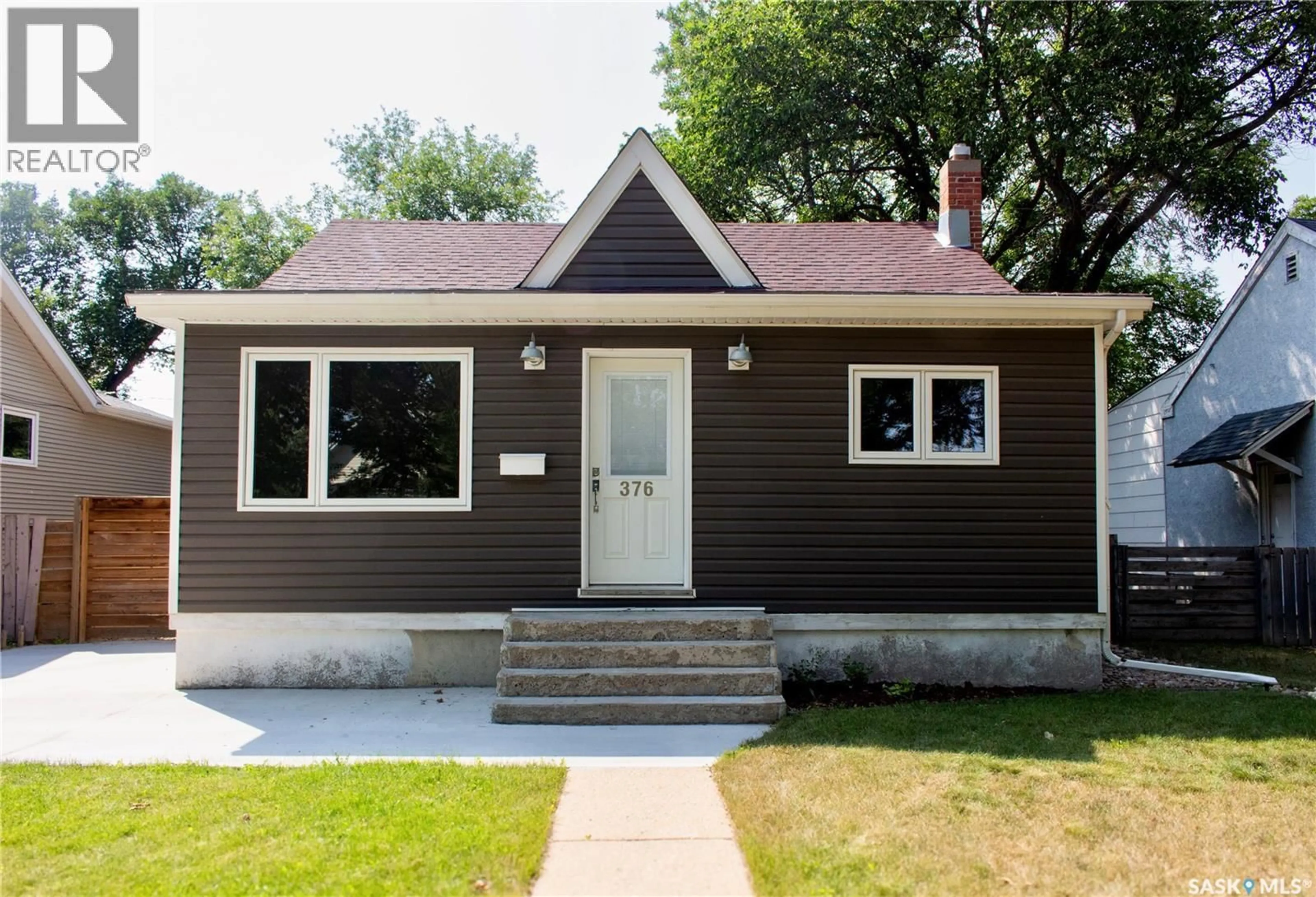 Home with vinyl exterior material, street for 376 6TH AVENUE, Swift Current Saskatchewan S9H0Y1