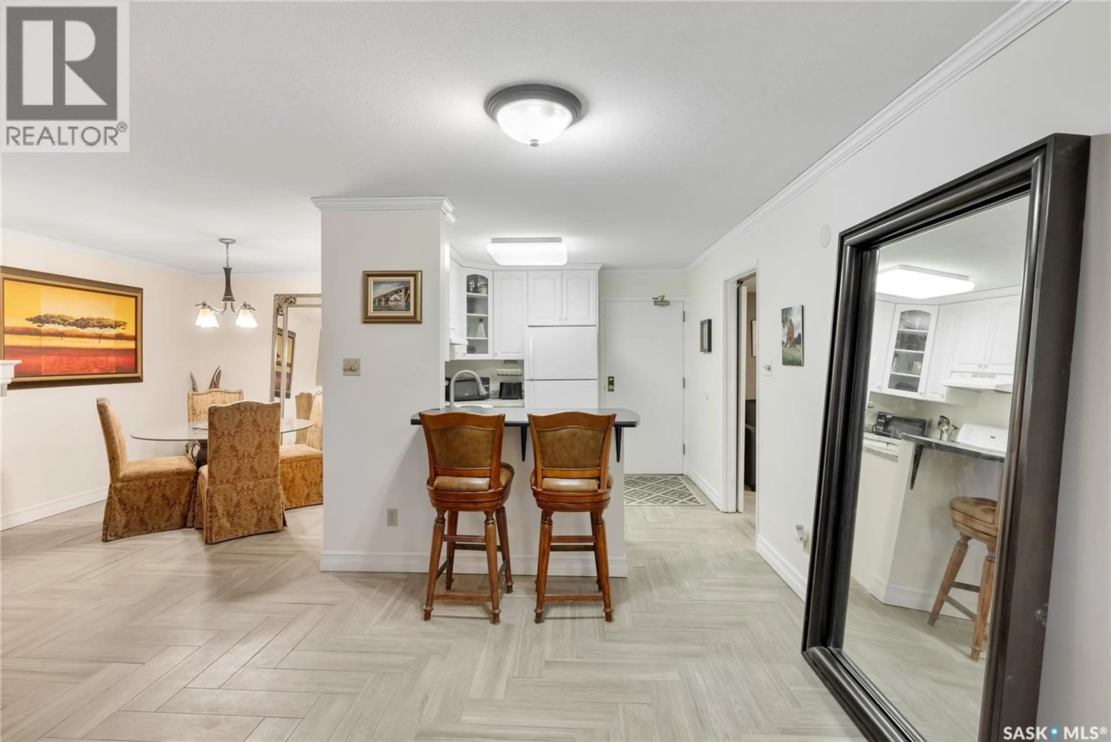 Indoor foyer for 102 222 SASKATCHEWAN CRESCENT E, Saskatoon Saskatchewan S7N0K6