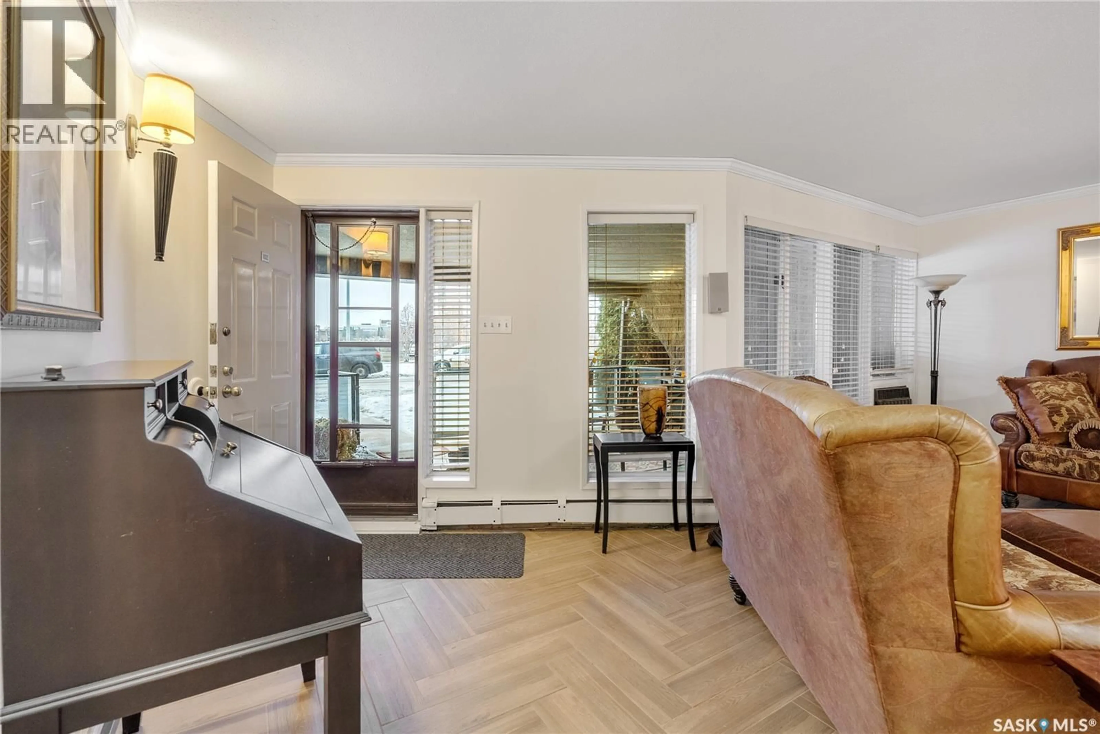 Indoor foyer for 102 222 SASKATCHEWAN CRESCENT E, Saskatoon Saskatchewan S7N0K6