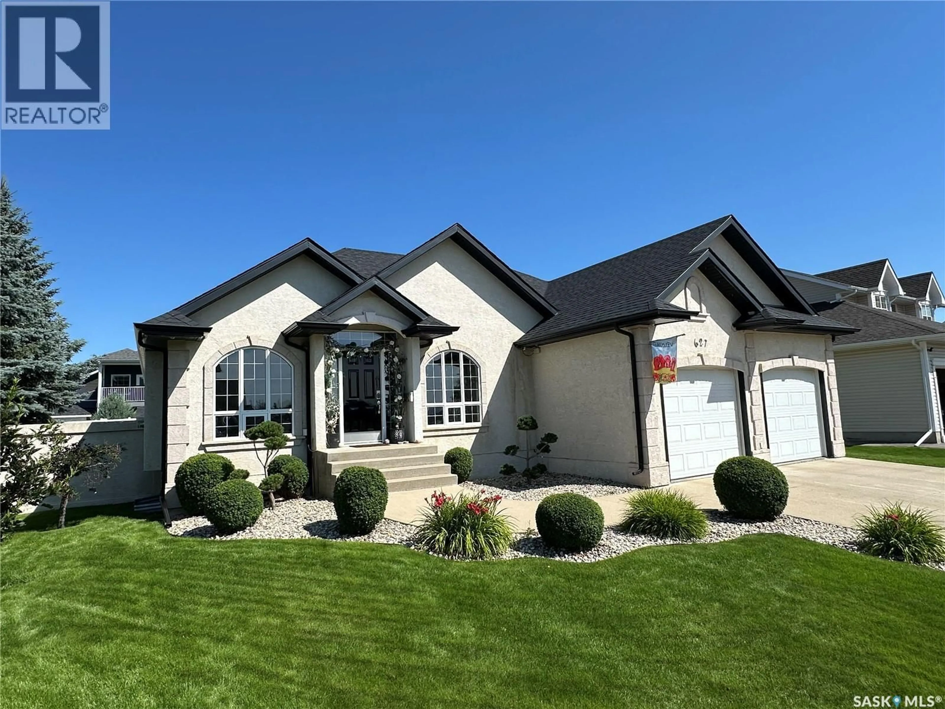 Home with vinyl exterior material, street for 627 HIGHLAND DRIVE, Swift Current Saskatchewan S9H4Z5