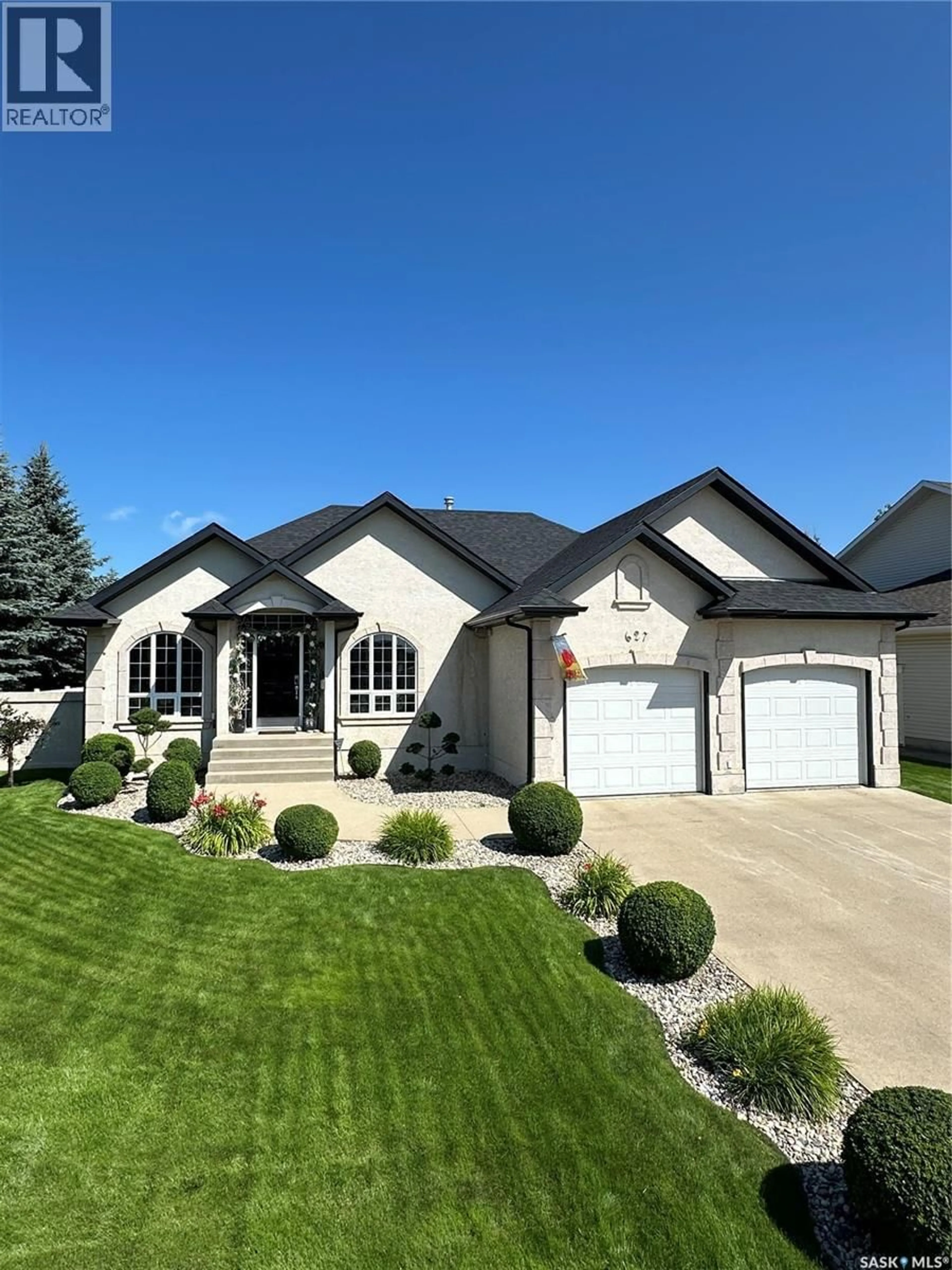 Home with vinyl exterior material, street for 627 HIGHLAND DRIVE, Swift Current Saskatchewan S9H4Z5