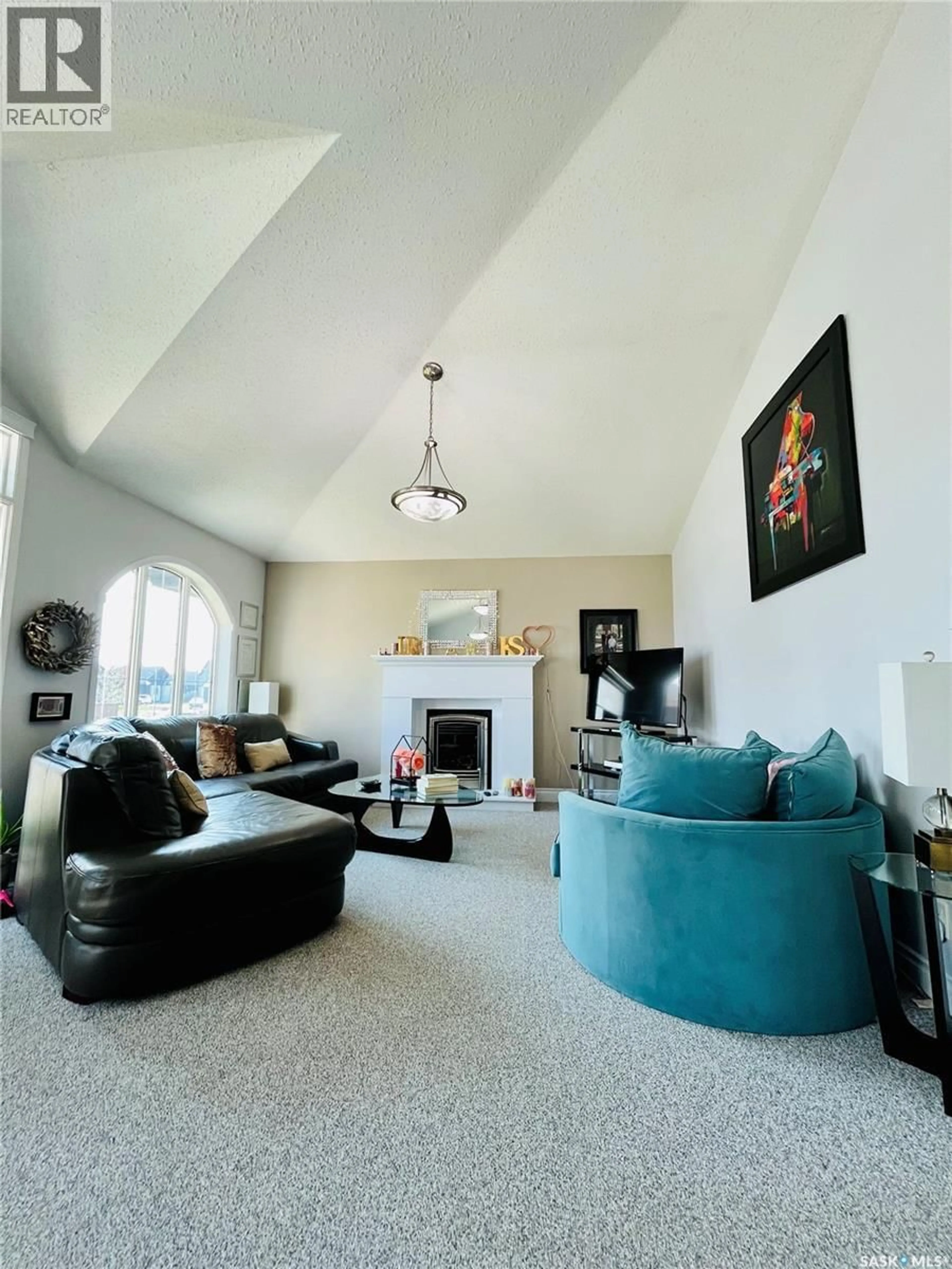 Living room with furniture, unknown for 627 HIGHLAND DRIVE, Swift Current Saskatchewan S9H4Z5