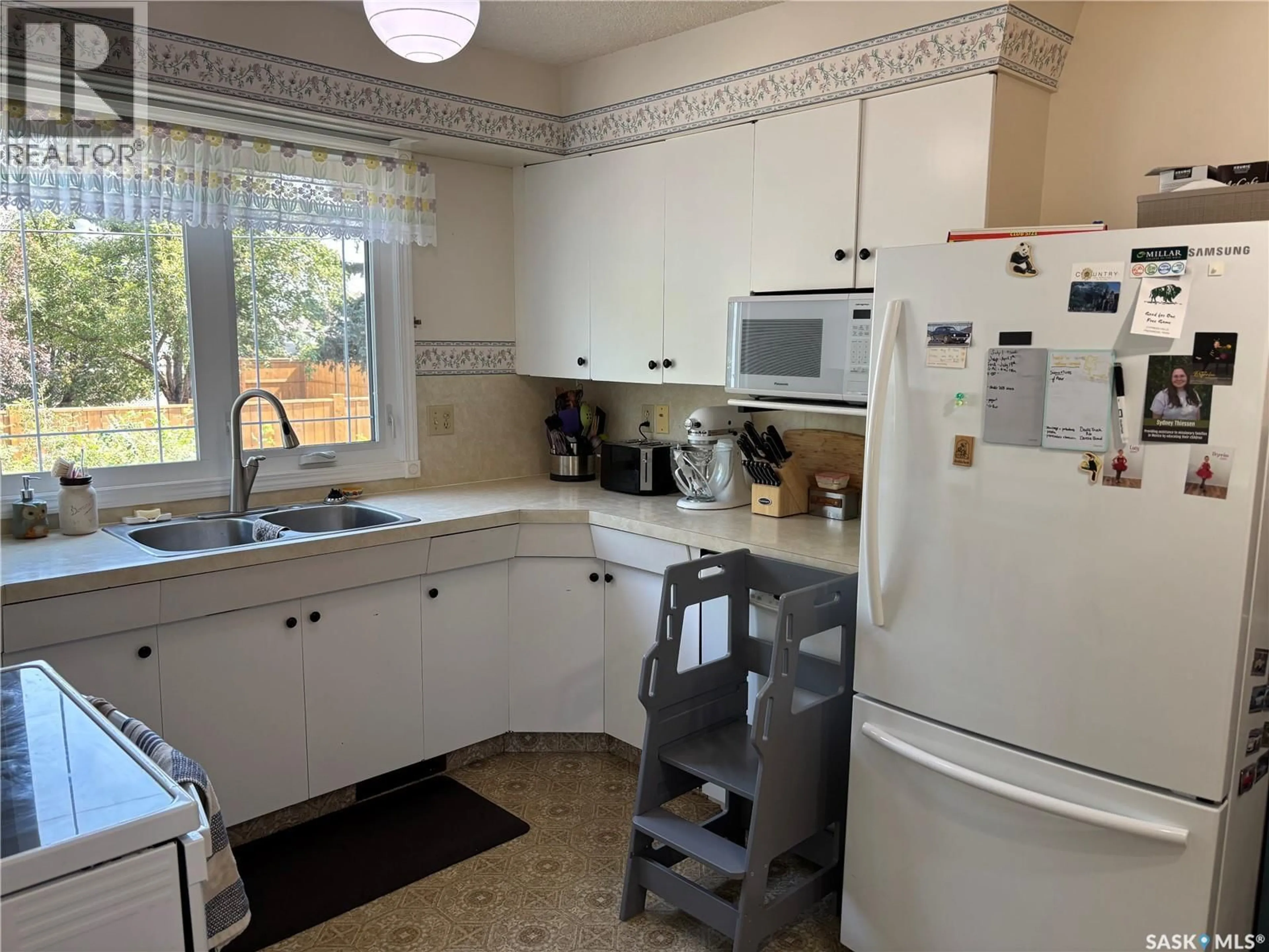 Standard kitchen, unknown for 8 WHYTE PLACE, Swift Current Saskatchewan S9H1P8