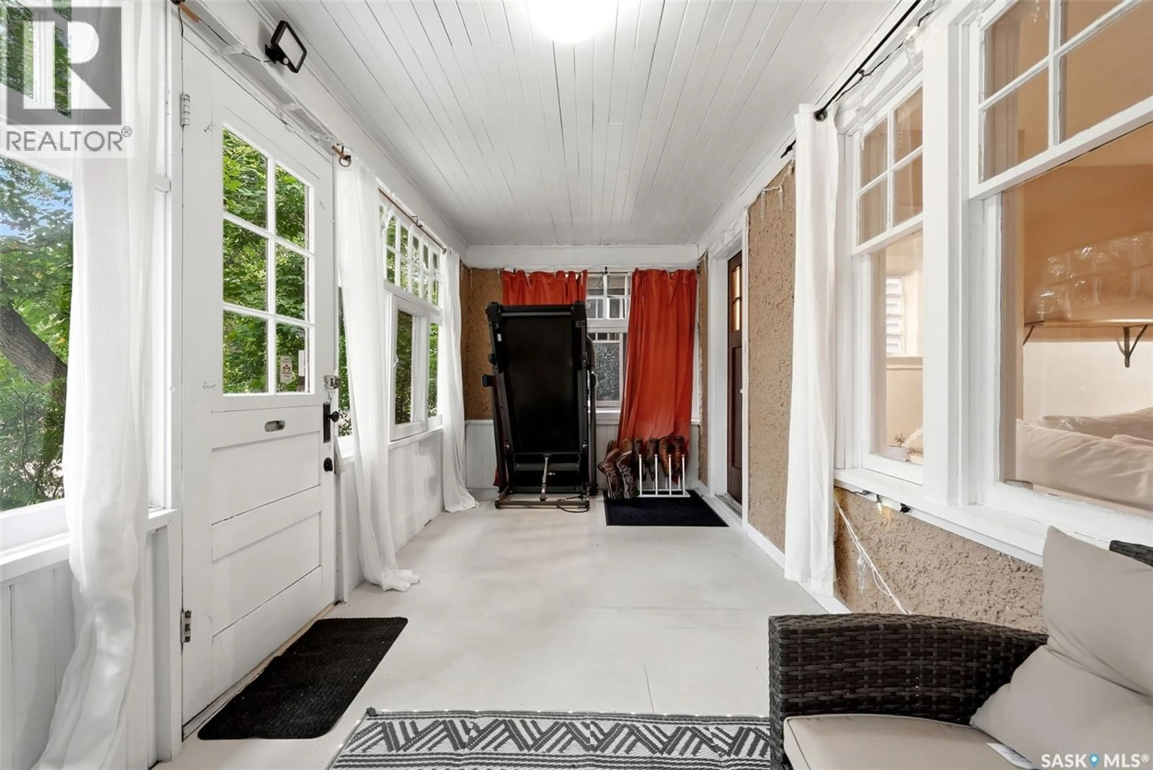 Indoor entryway for 2273 CAMERON STREET, Regina Saskatchewan S4T2V9