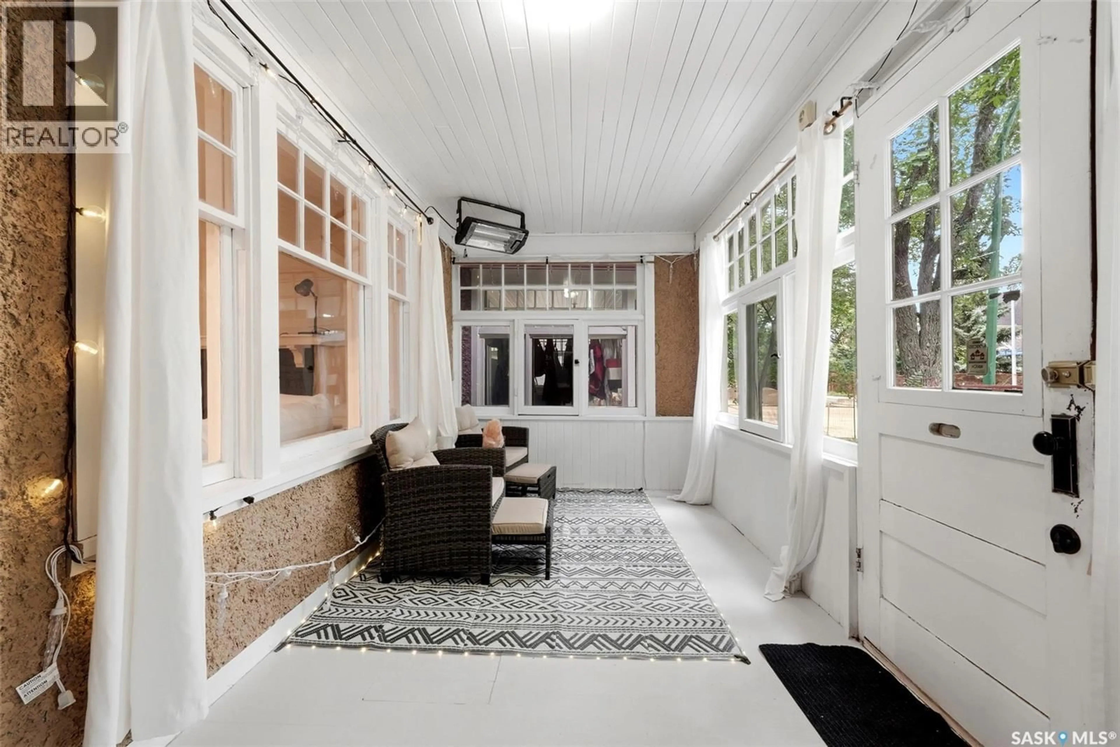 Indoor entryway for 2273 CAMERON STREET, Regina Saskatchewan S4T2V9