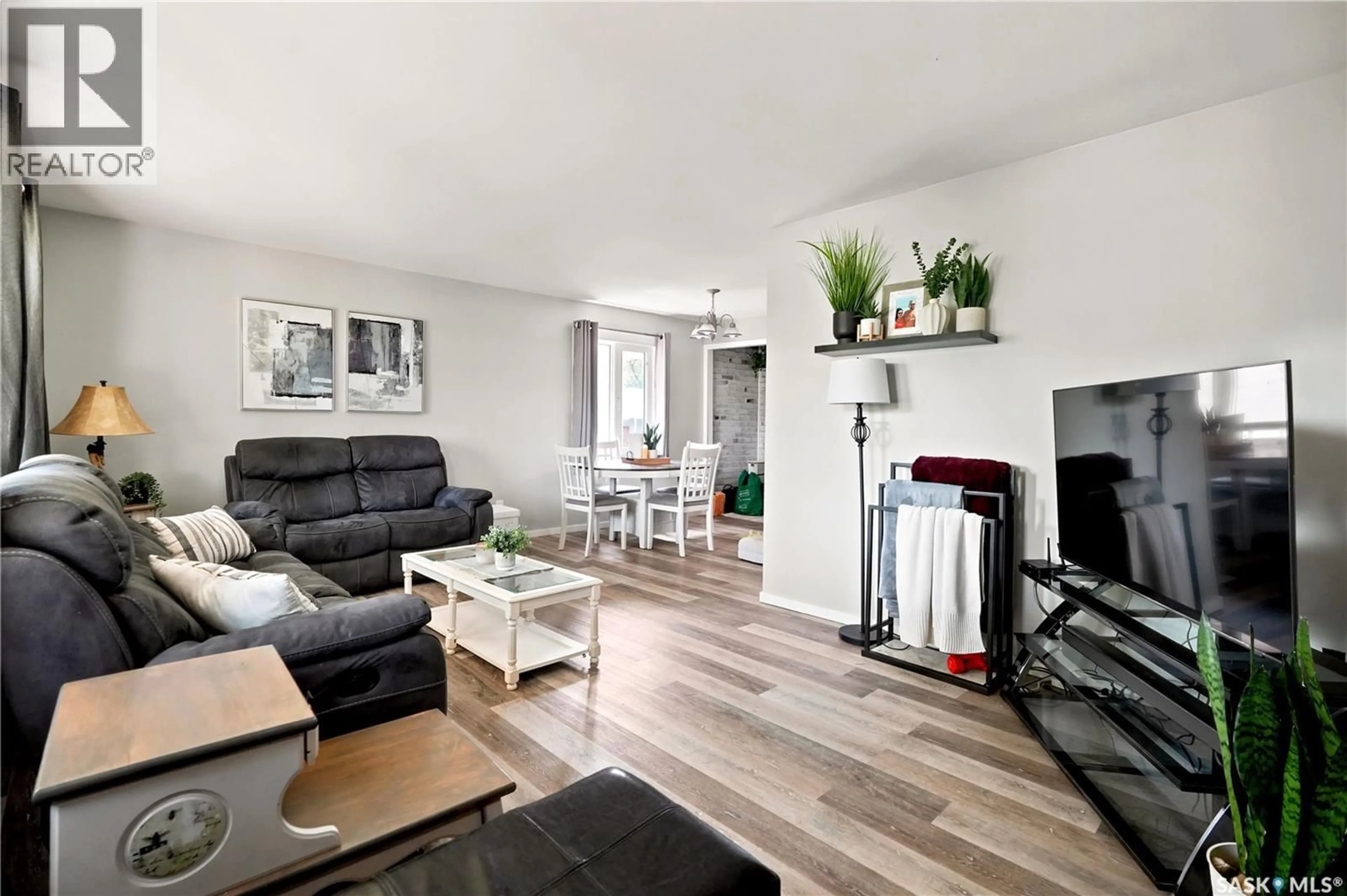 Living room with furniture, wood/laminate floor for 2816 QUEEN STREET, Regina Saskatchewan S4S2E4