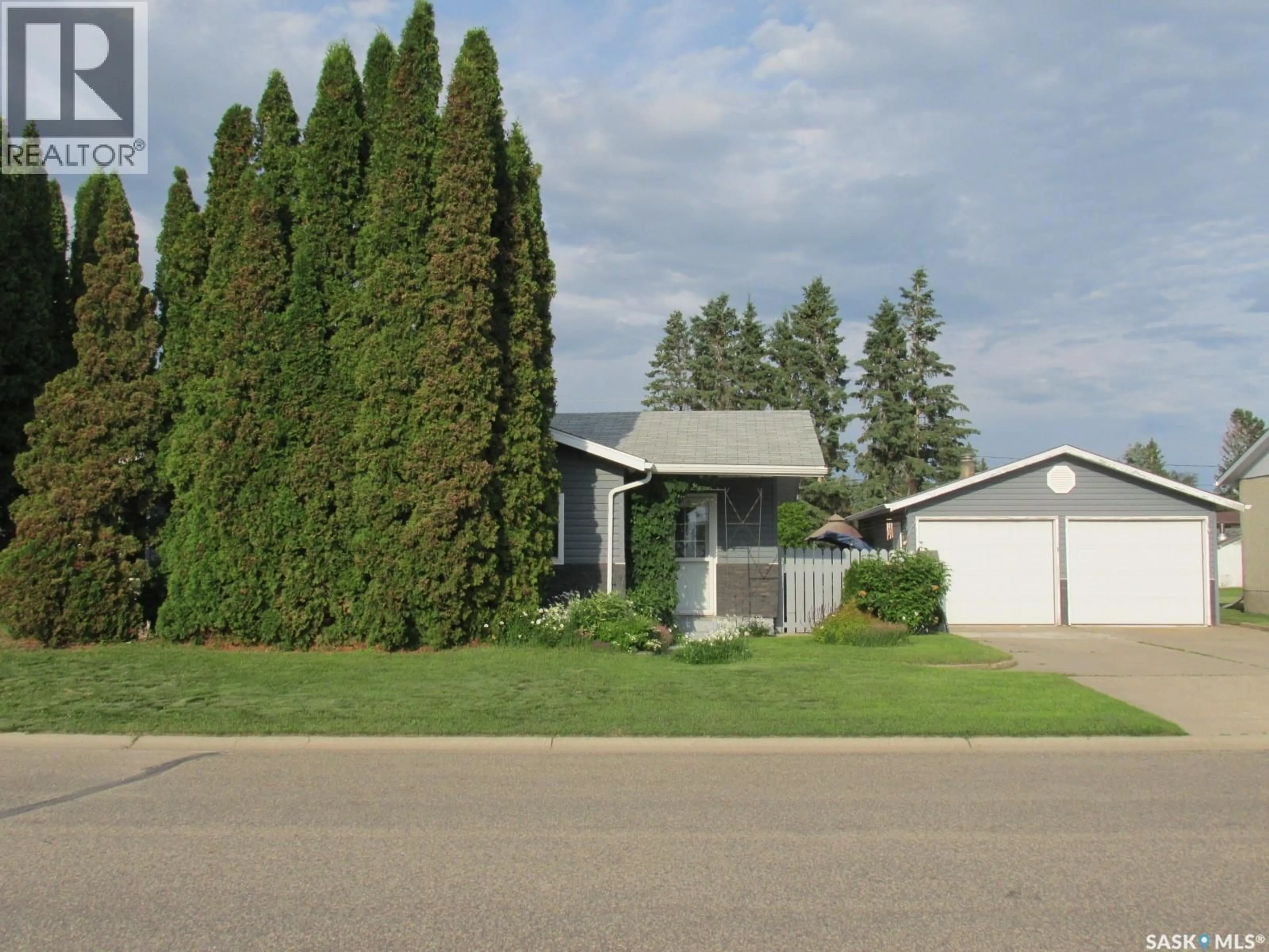 Home with vinyl exterior material, street for 311 3RD STREET, Nipawin Saskatchewan S0E1E0