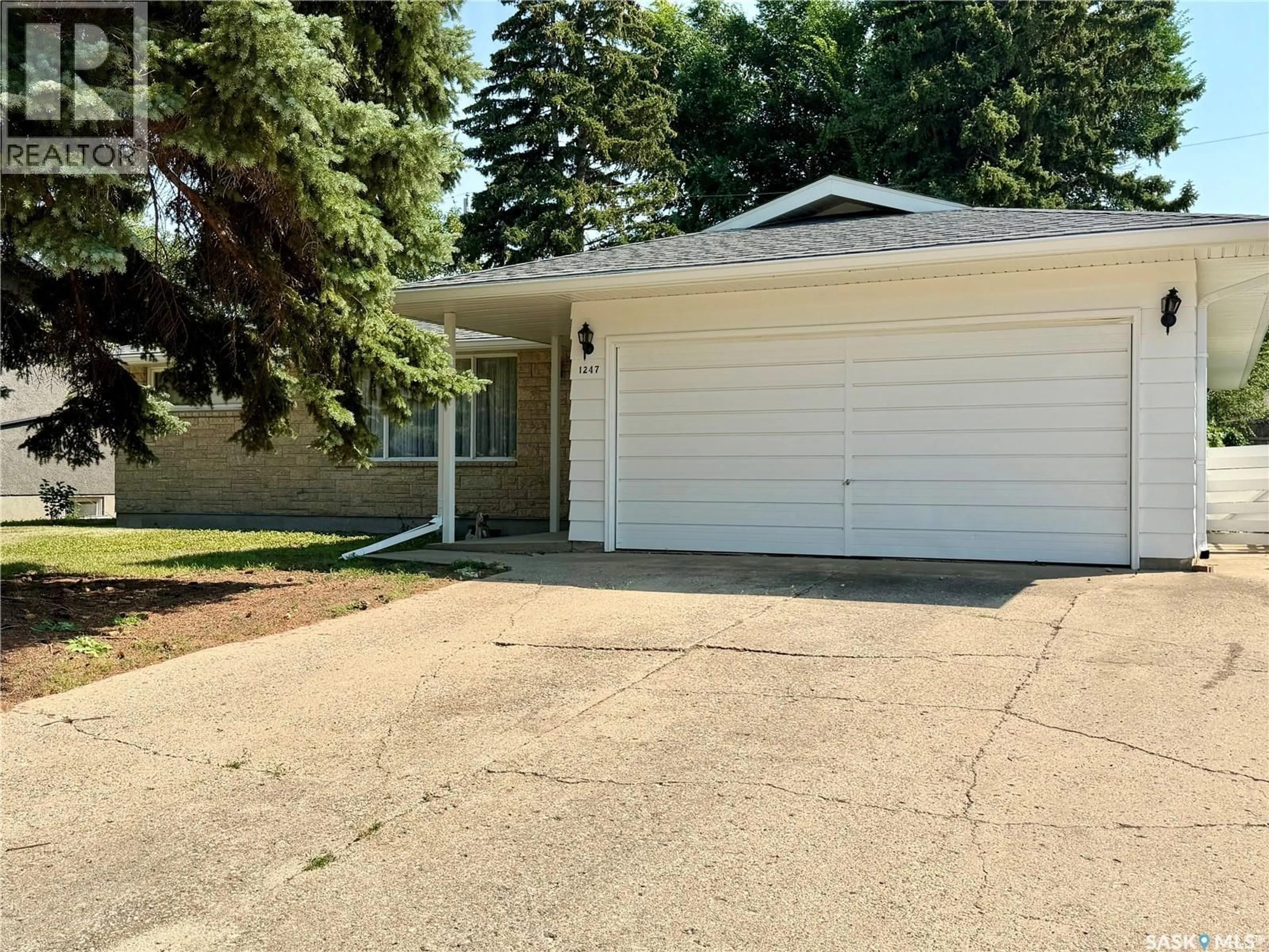Home with vinyl exterior material, street for 1247 GORDON ROAD, Moose Jaw Saskatchewan S6H3E3