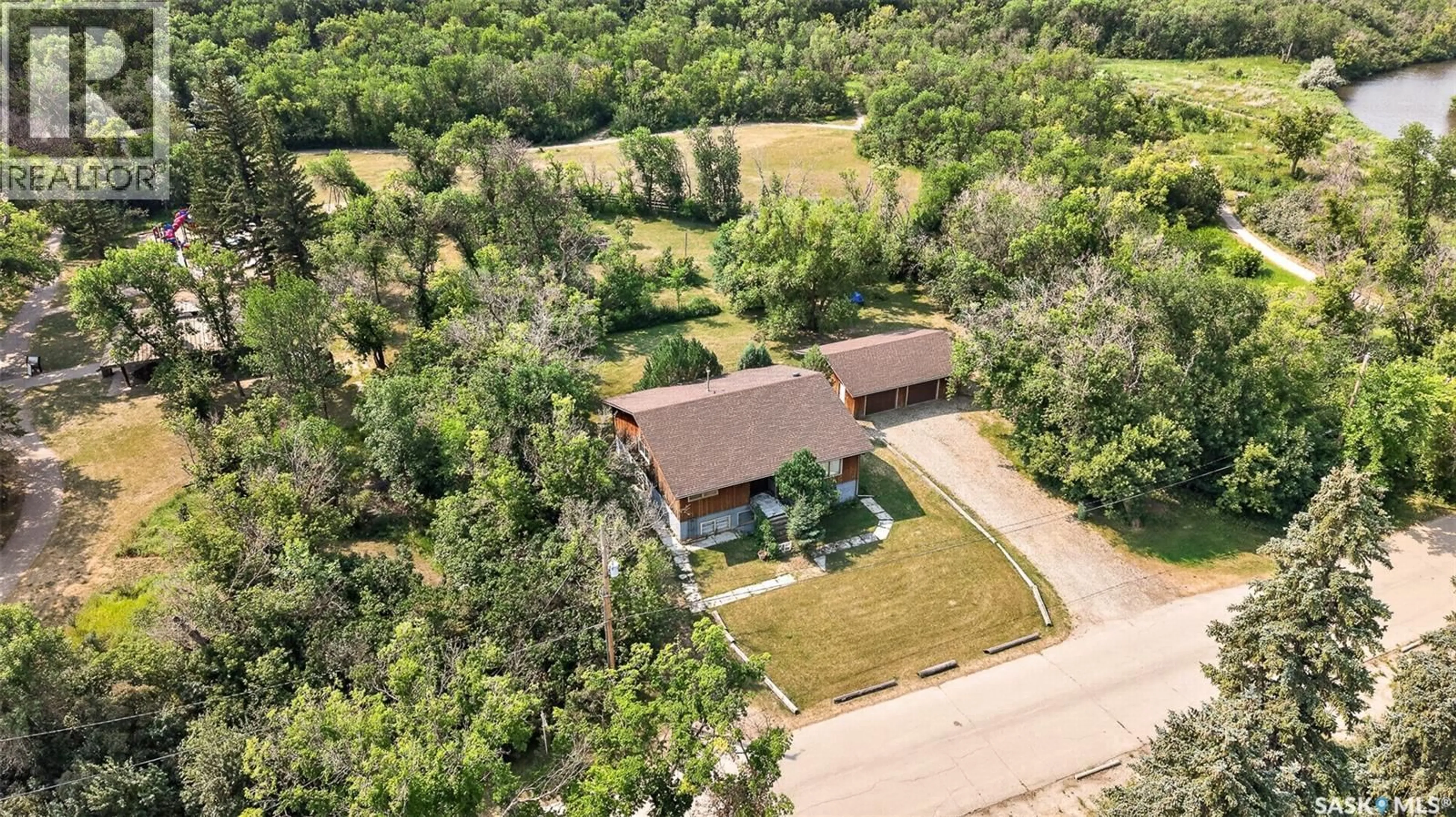 A pic from outside/outdoor area/front of a property/back of a property/a pic from drone, unknown for 347 WELLESLEY STREET, Moose Jaw Saskatchewan S6H6A2