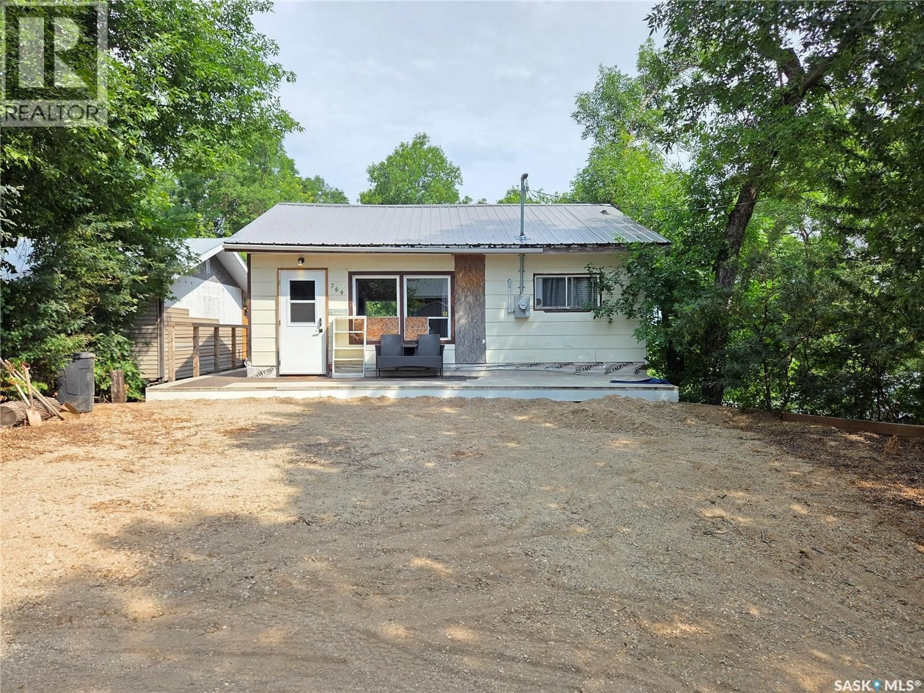 A pic from outside/outdoor area/front of a property/back of a property/a pic from drone, street for 769 ENNIS AVENUE, White Bear IR 70 Saskatchewan S0C0R0