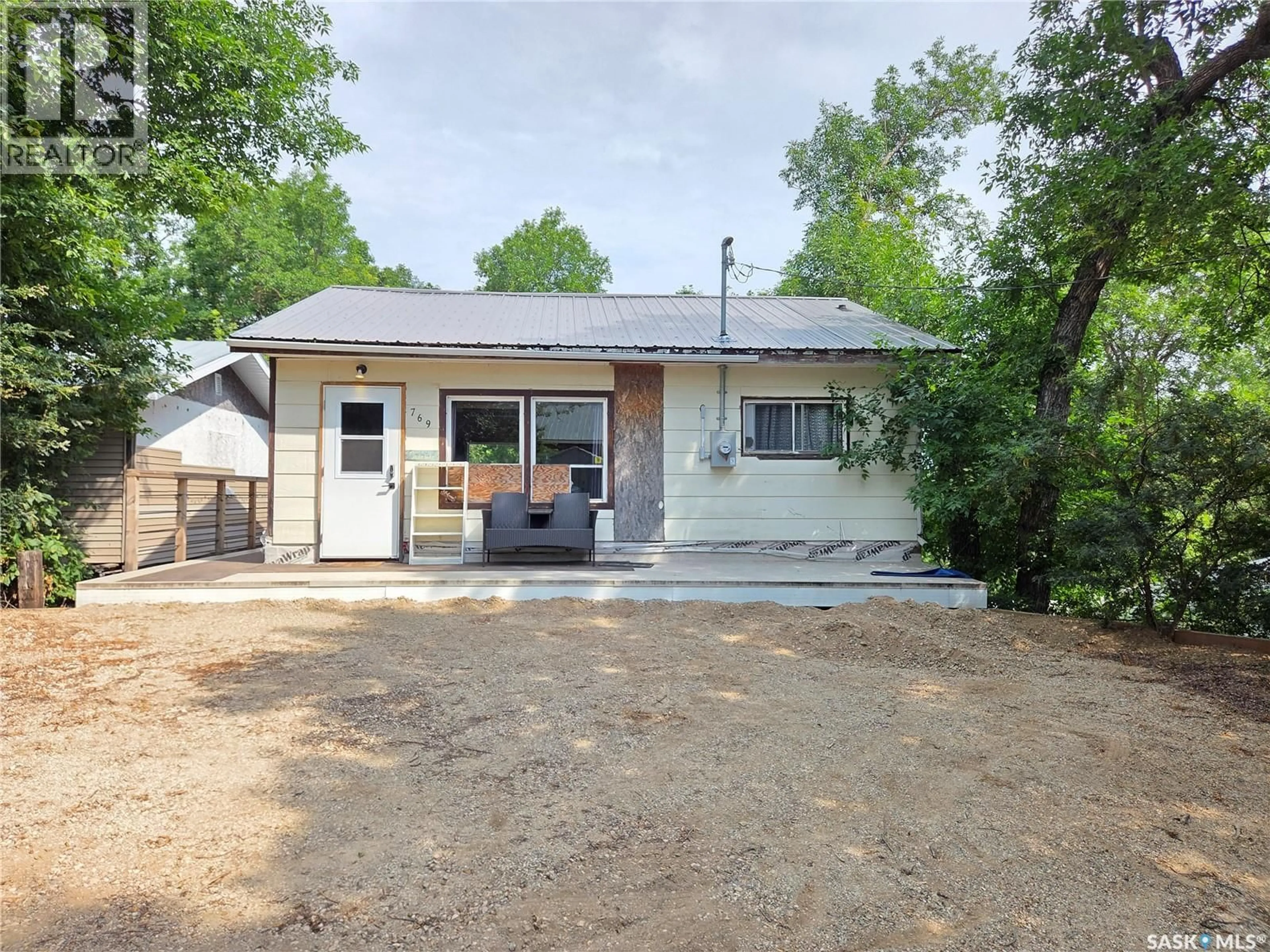 A pic from outside/outdoor area/front of a property/back of a property/a pic from drone, street for 769 ENNIS AVENUE, White Bear IR 70 Saskatchewan S0C0R0