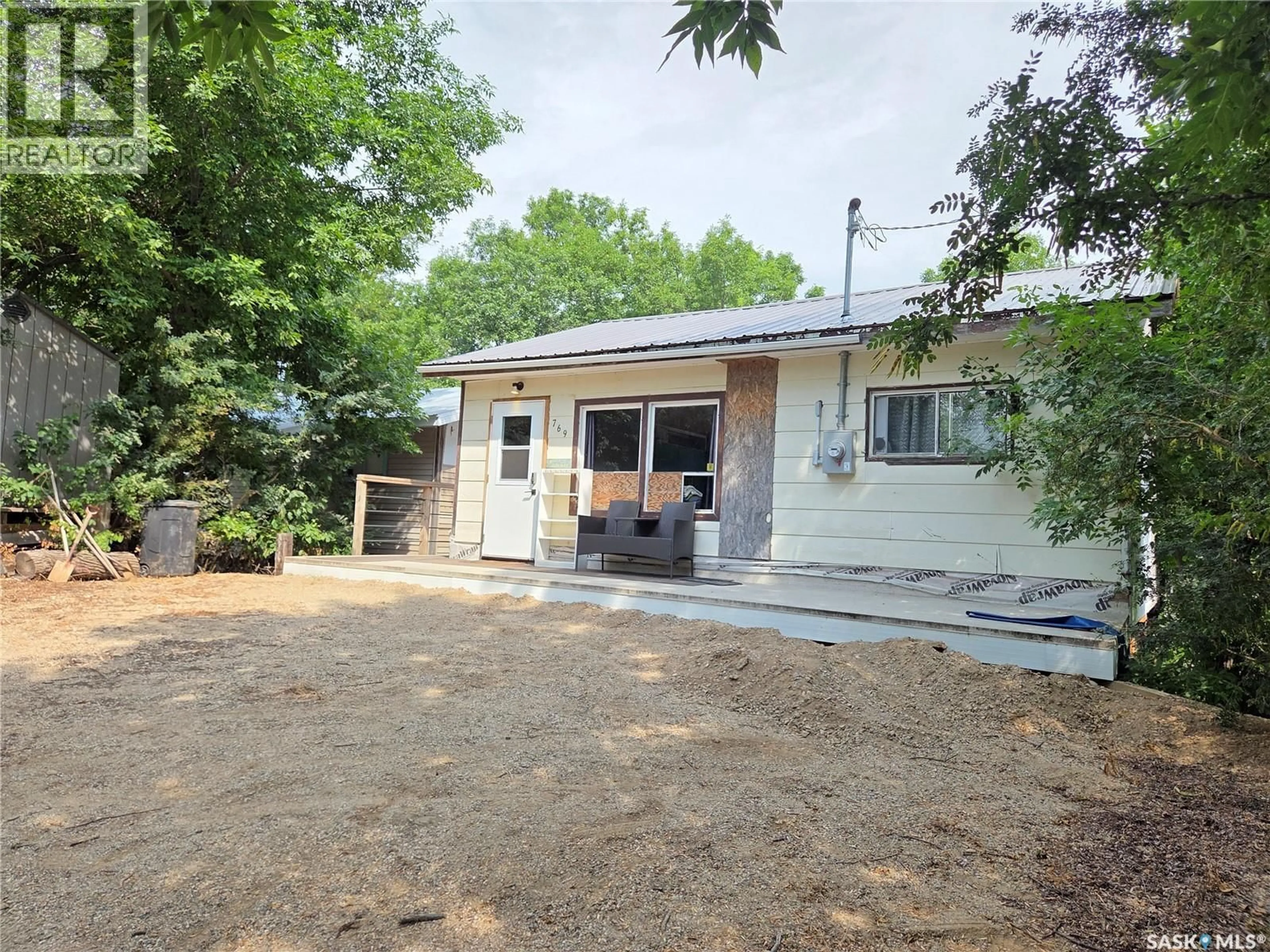 A pic from outside/outdoor area/front of a property/back of a property/a pic from drone, street for 769 ENNIS AVENUE, White Bear IR 70 Saskatchewan S0C0R0