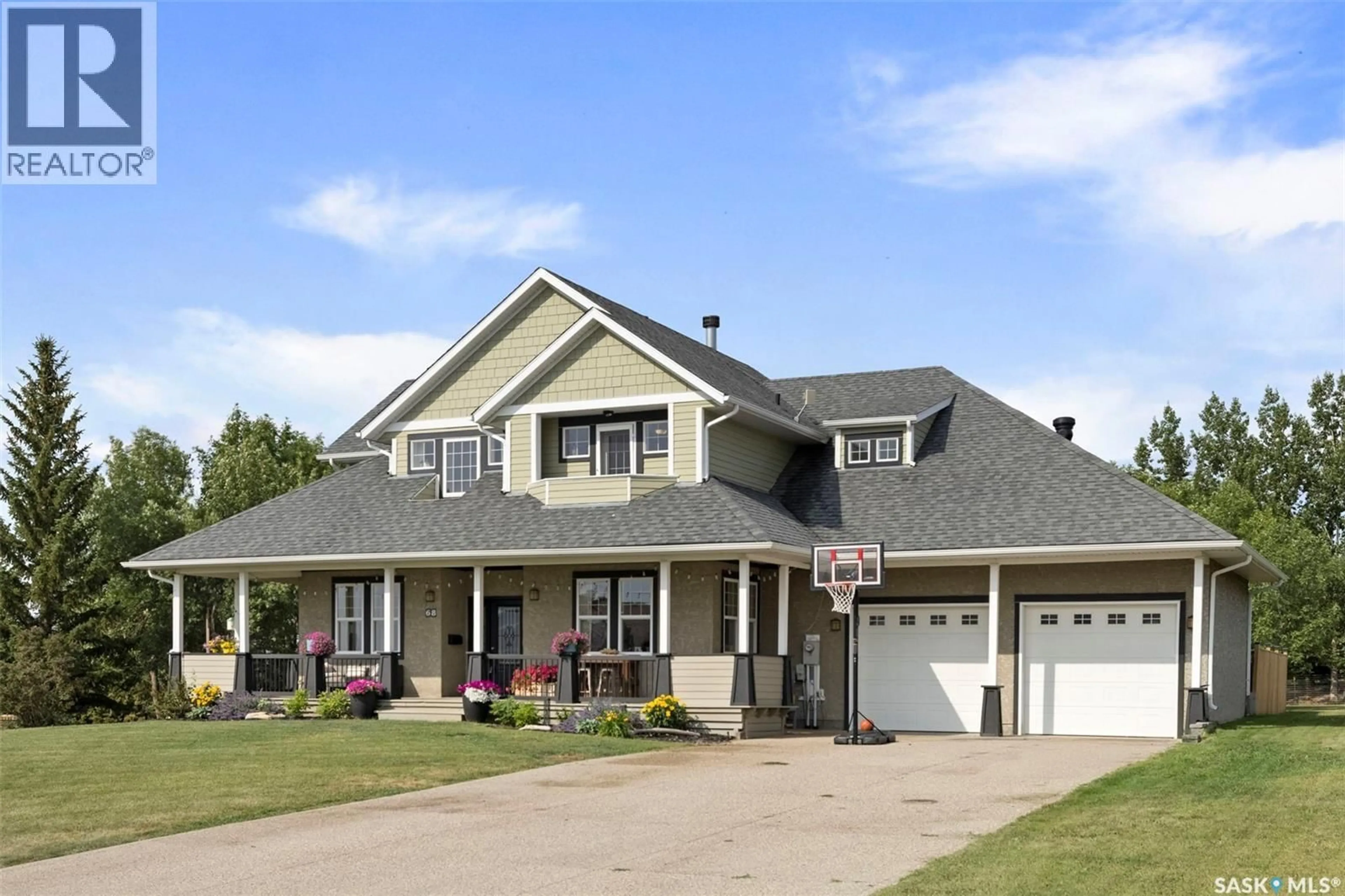 Home with vinyl exterior material, street for 68 DEERCREST RUN, Lumsden Rm No. 189 Saskatchewan S2V1B8