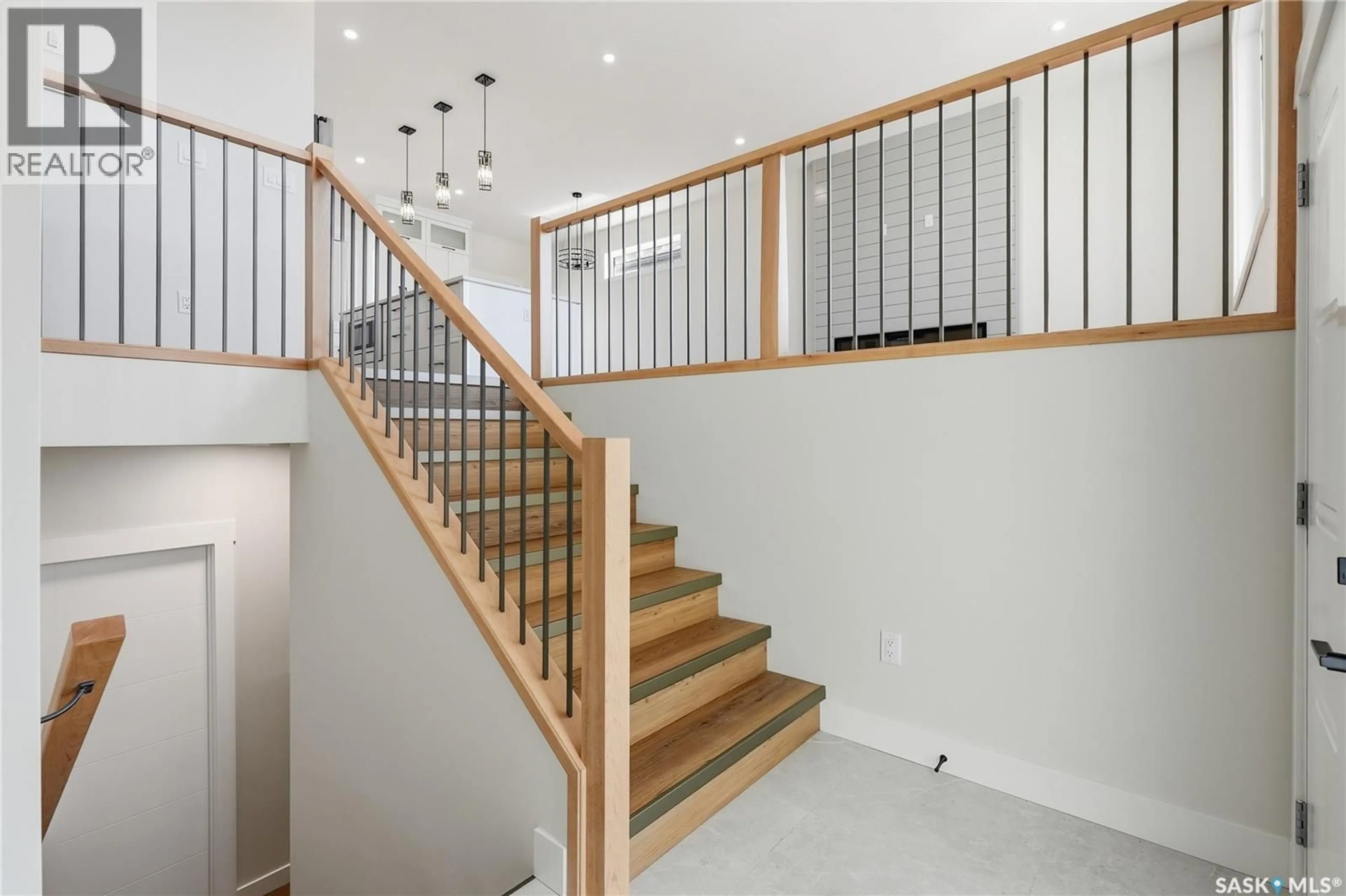 Stairs for 814 BALLESTEROS CRESCENT, Warman Saskatchewan S0K4S0