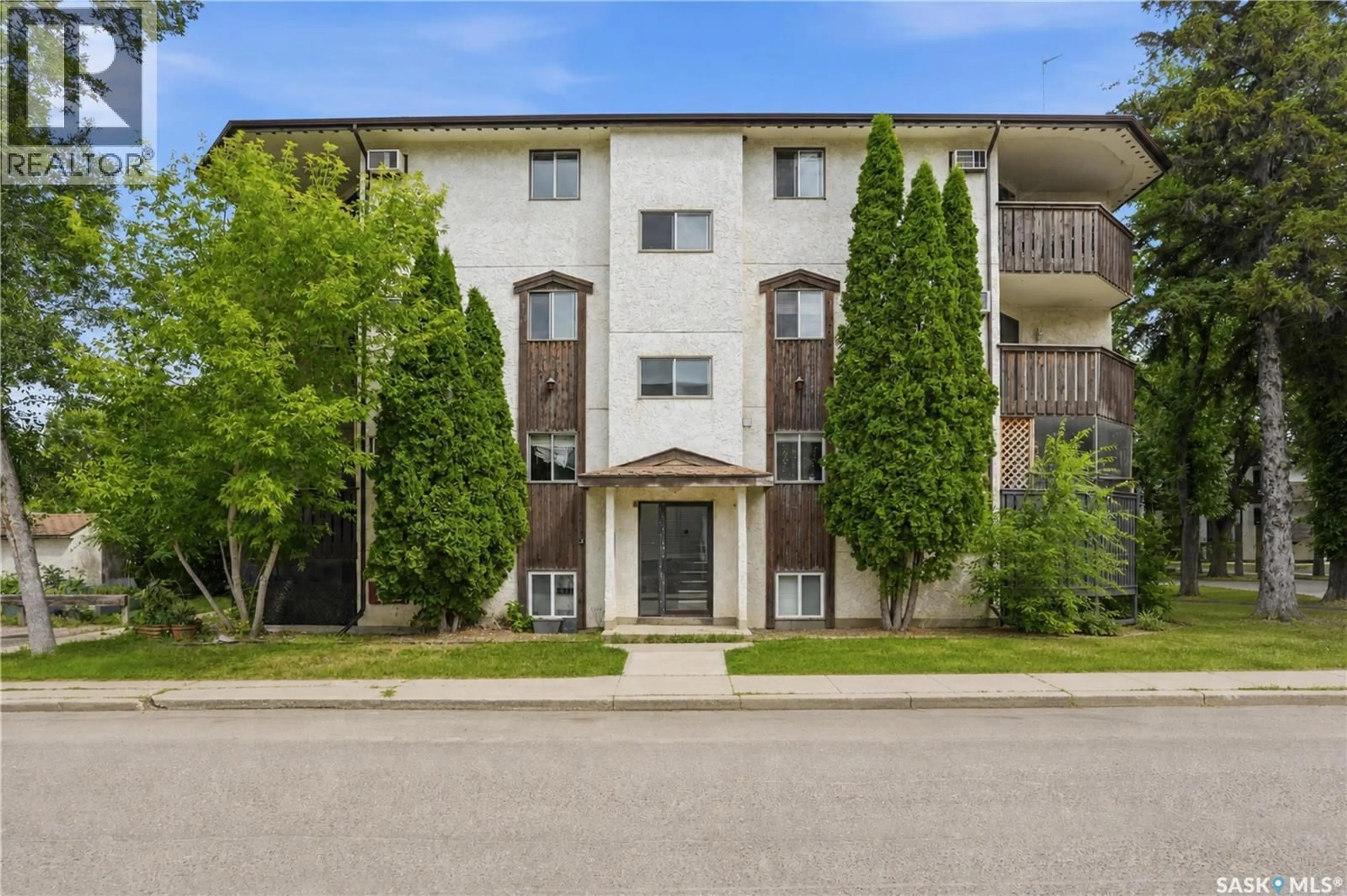 Patio, unknown for 301 116TH STREET, Saskatoon Saskatchewan S7N1S7